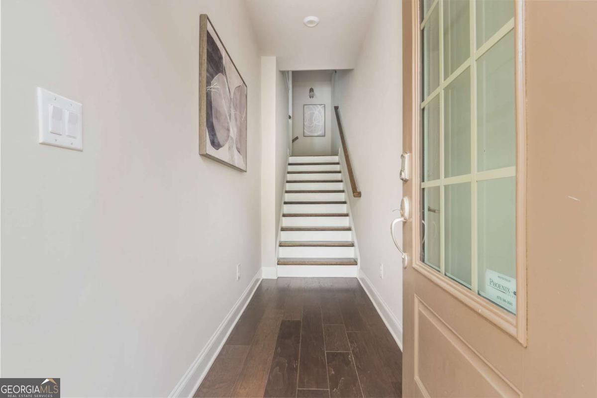 1391 Live Oak LN