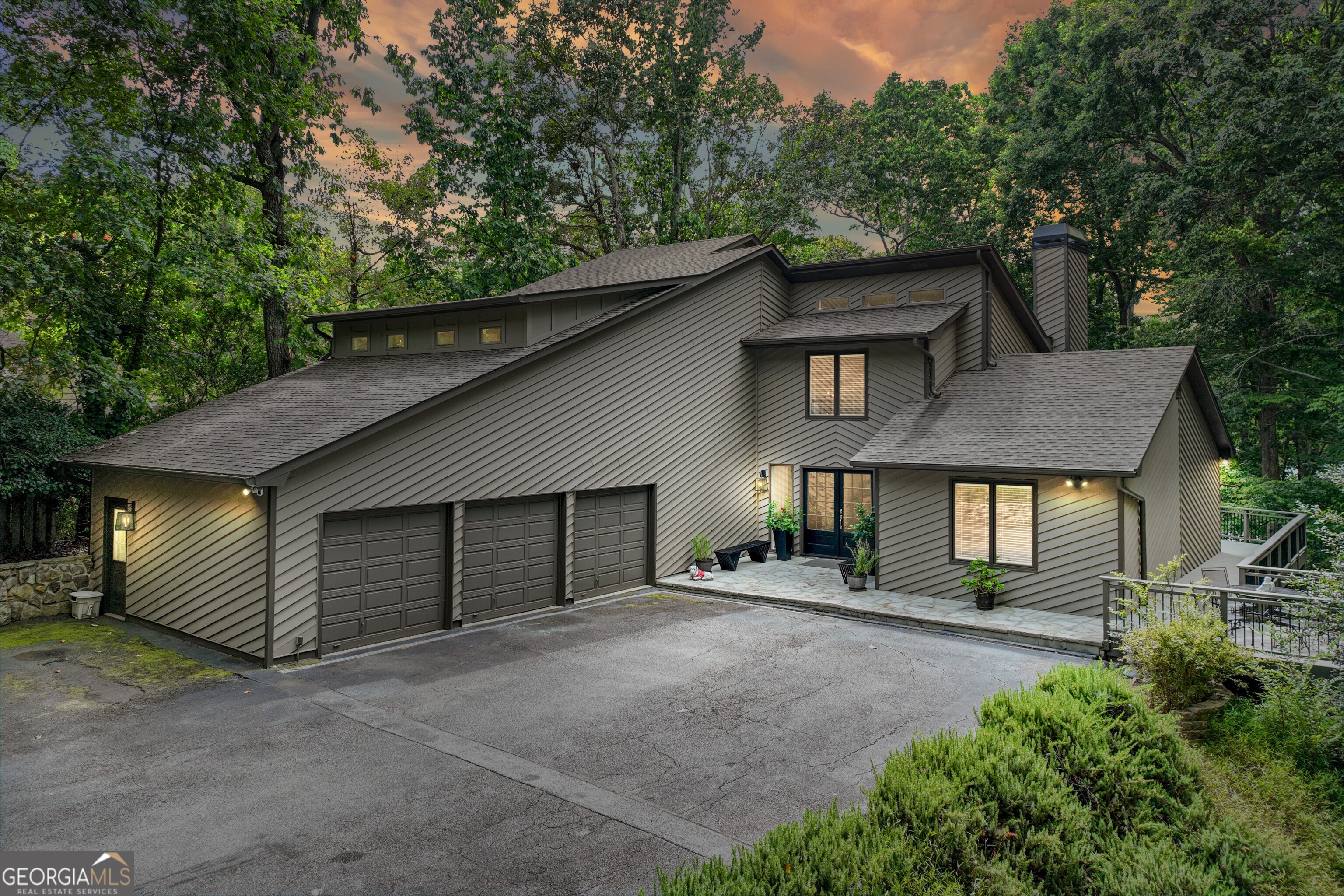 6144 Scott DR