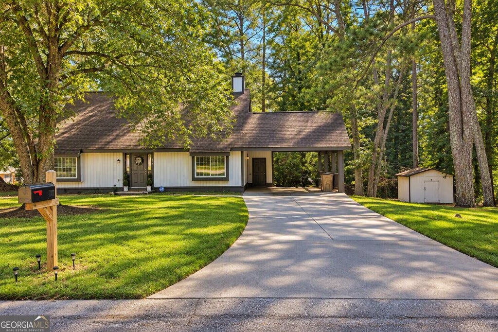 Photo of 103 Autumn Way, Stockbridge, GA 30281 (MLS # 10871435)