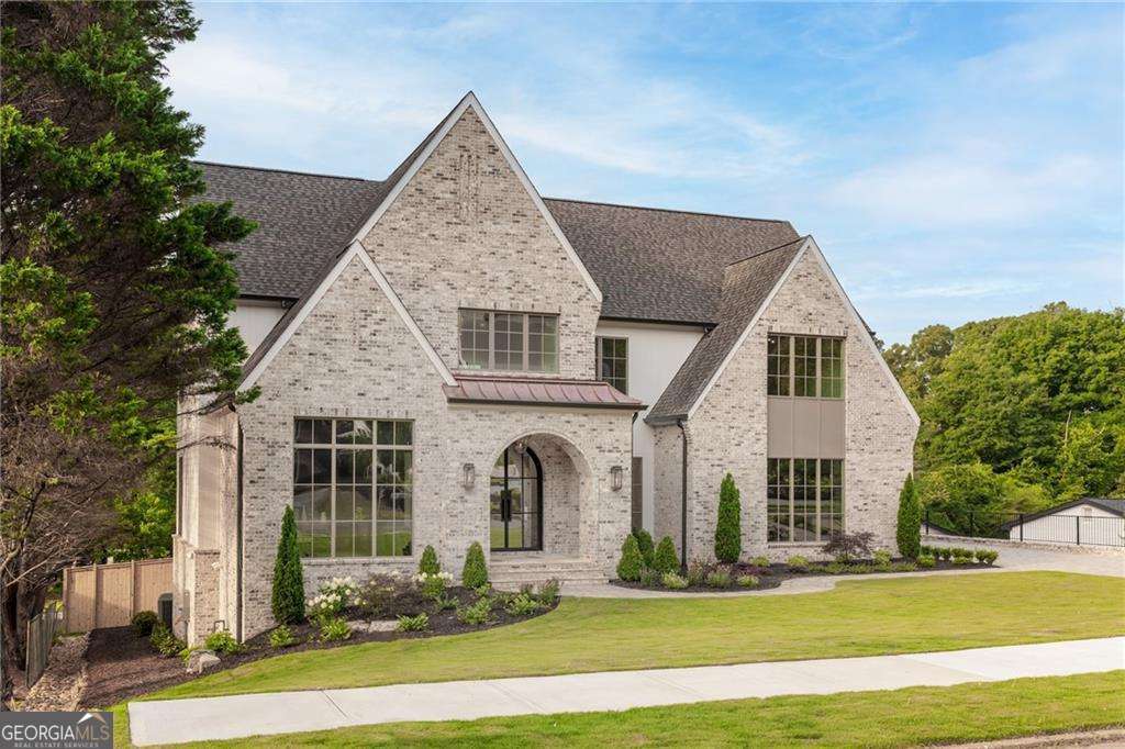 228 Thomas Circle