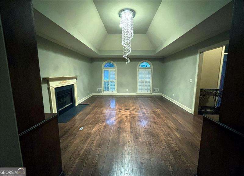 300 Shelli LN