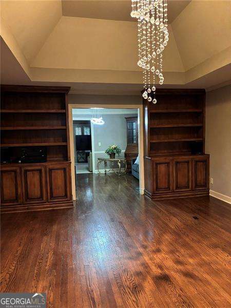 300 Shelli LN