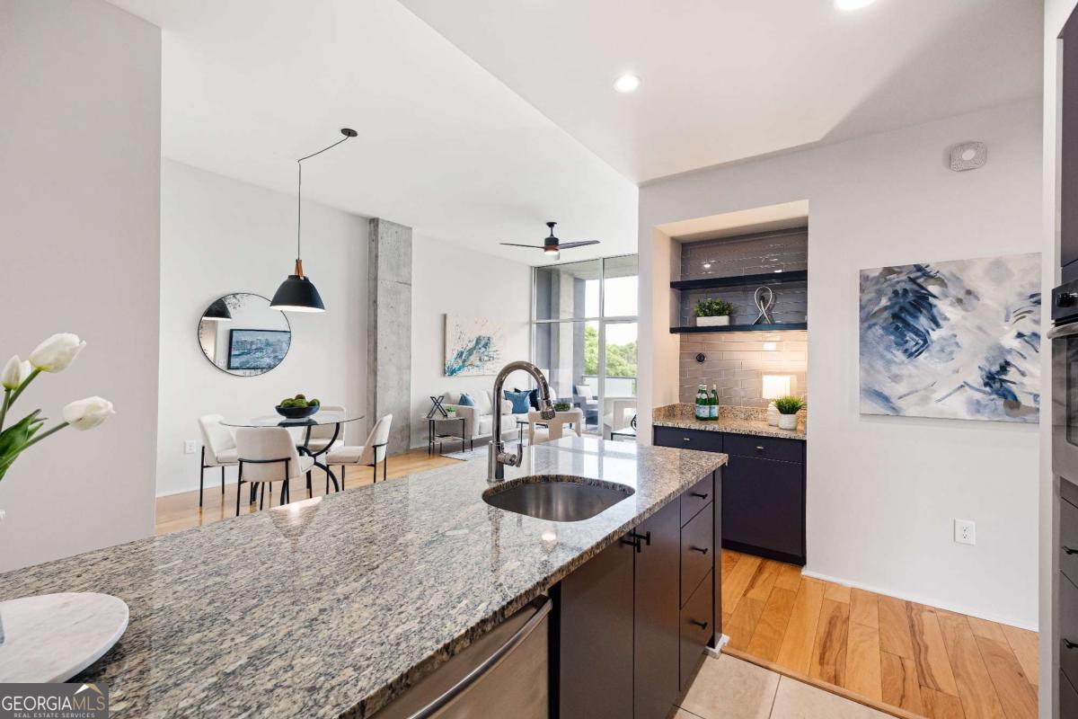 130 Arizona AVE NE 301