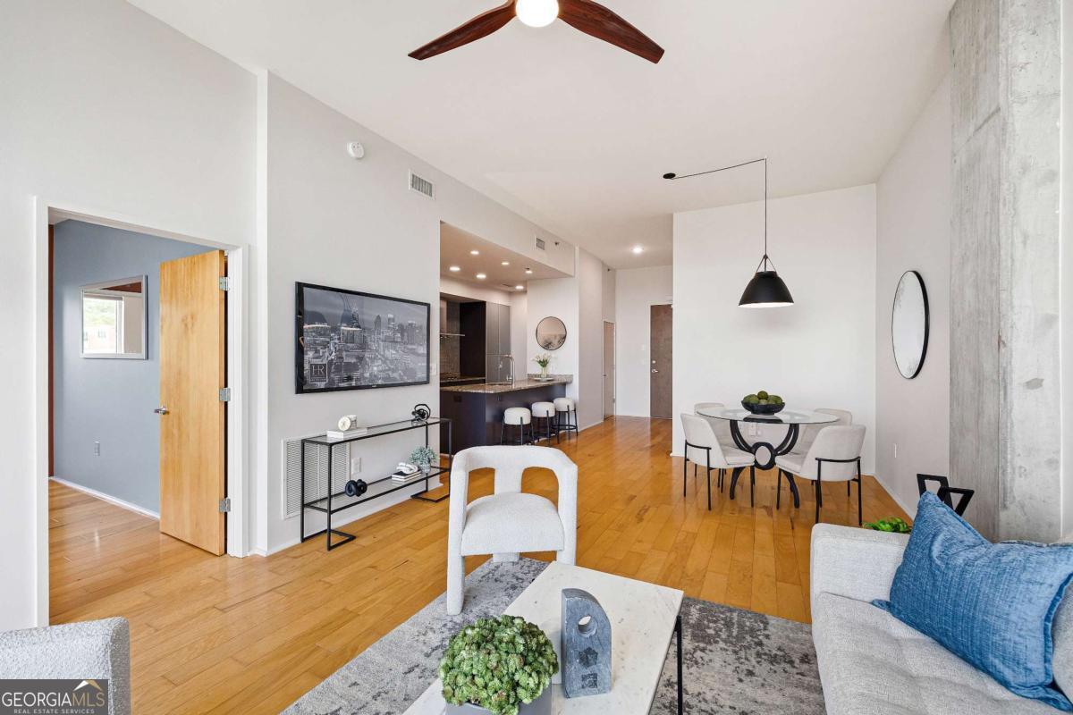 130 Arizona AVE NE 301