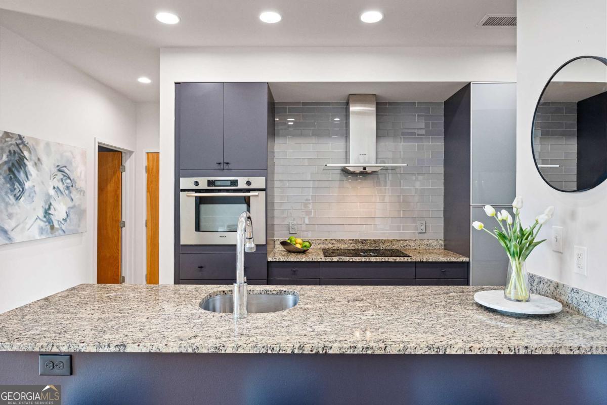 130 Arizona AVE NE 301