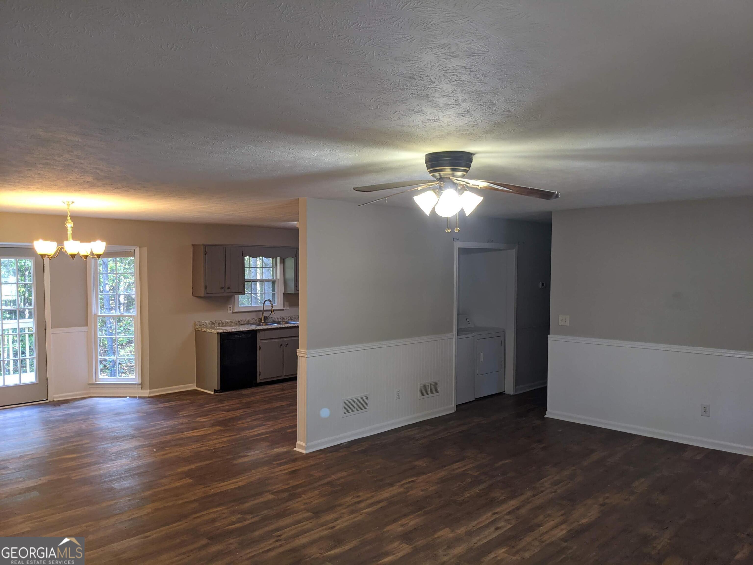 135 Beverly Park CT