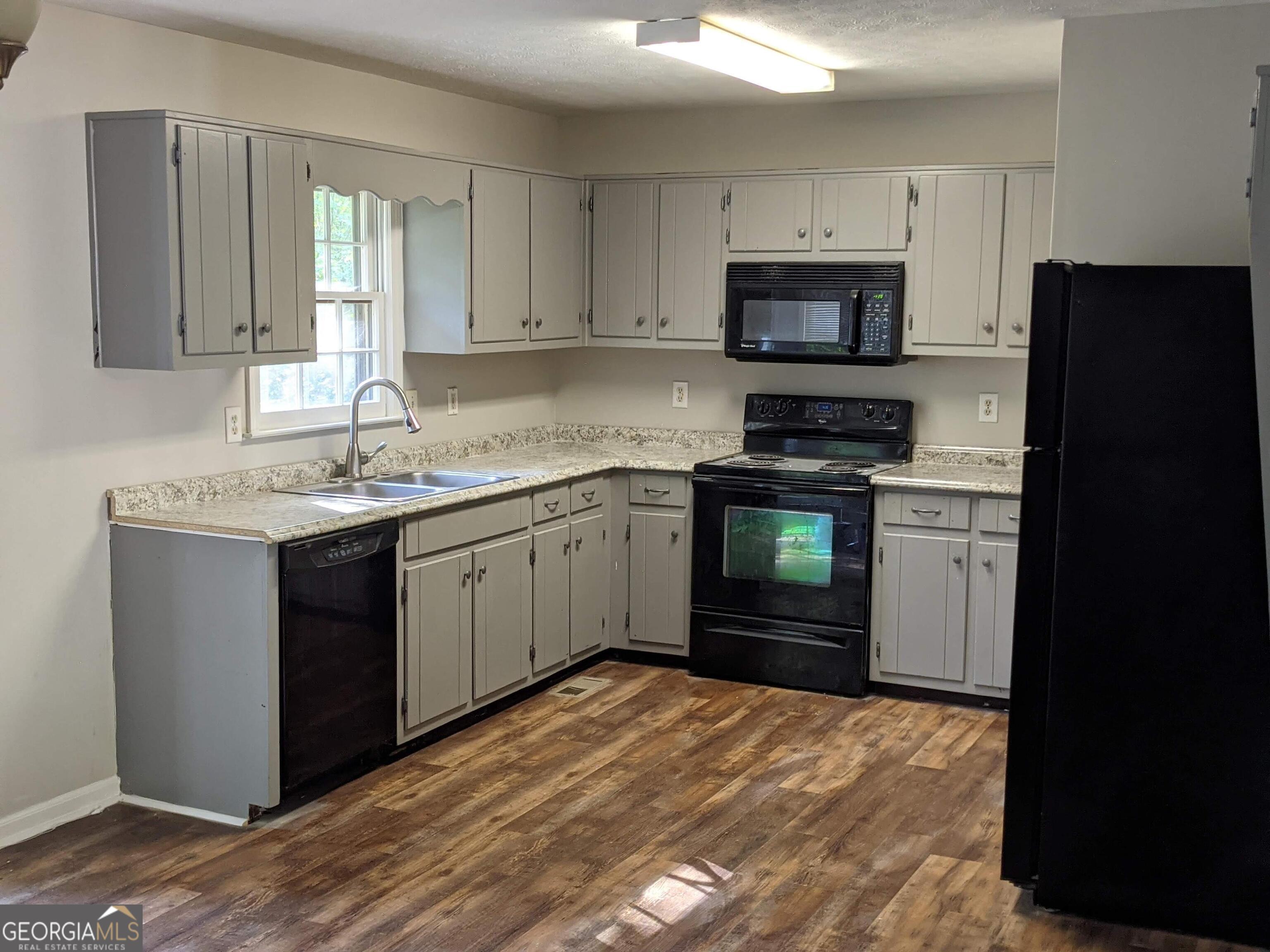 135 Beverly Park CT