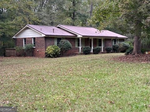 Photo of 124 Deerwood Circle, Griffin, GA 30223 (MLS # 10629737) Photo of 124 Deerwood Circle, Griffin, GA 30223 (MLS # 10629737)