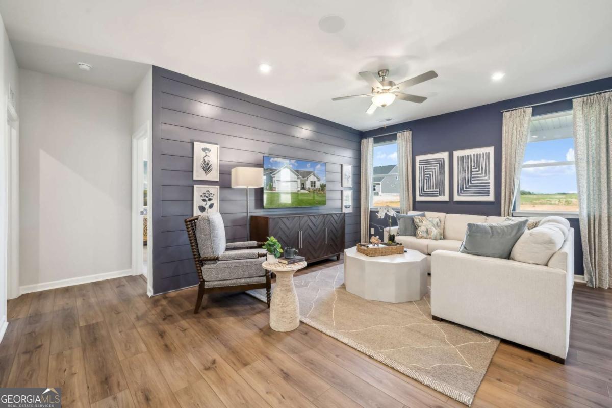 318 Cavalier LN