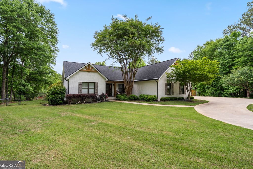 Photo of 570 Martin Mill Road, Moreland, GA 30259 (MLS # 10761921)