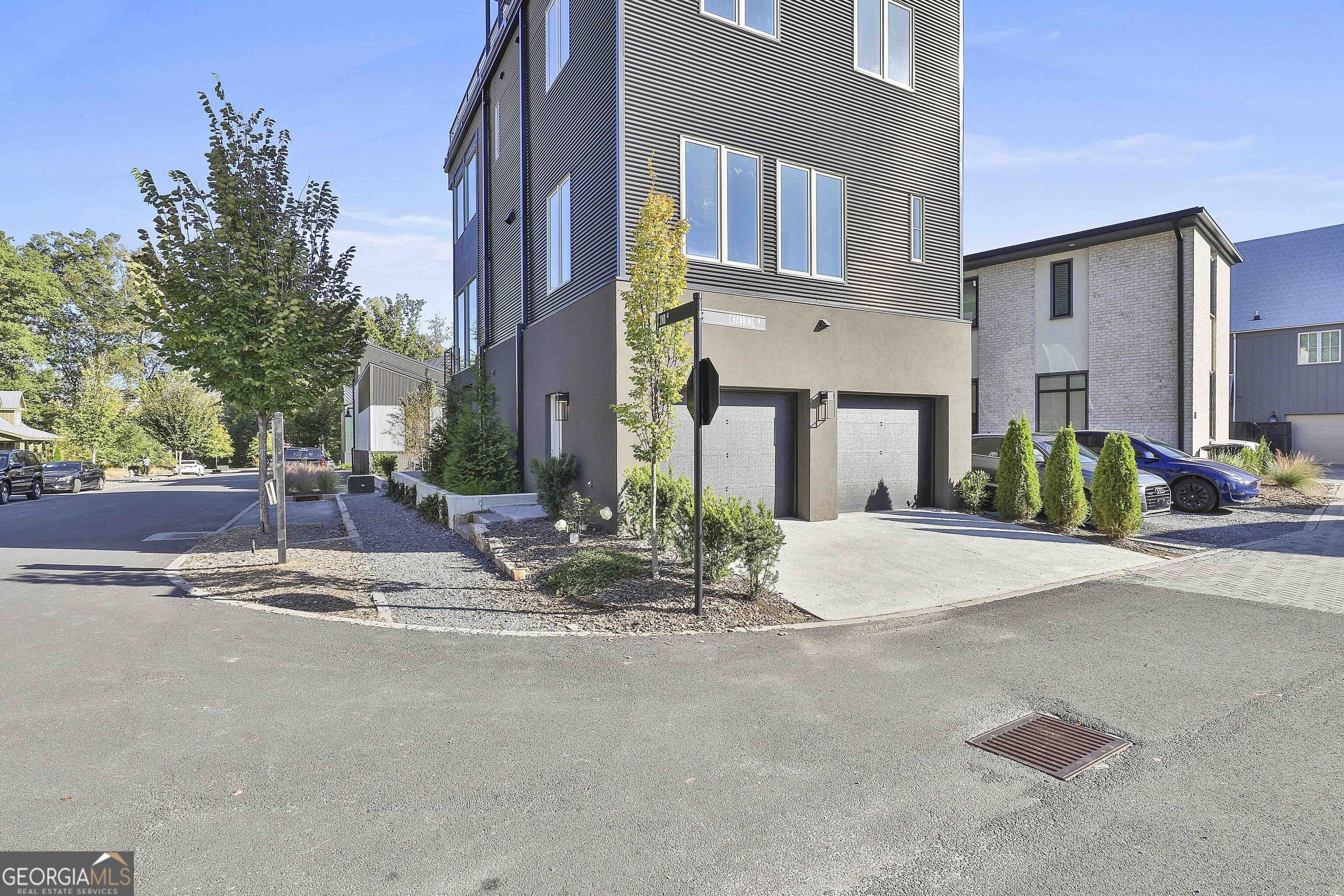 105 Channing LN