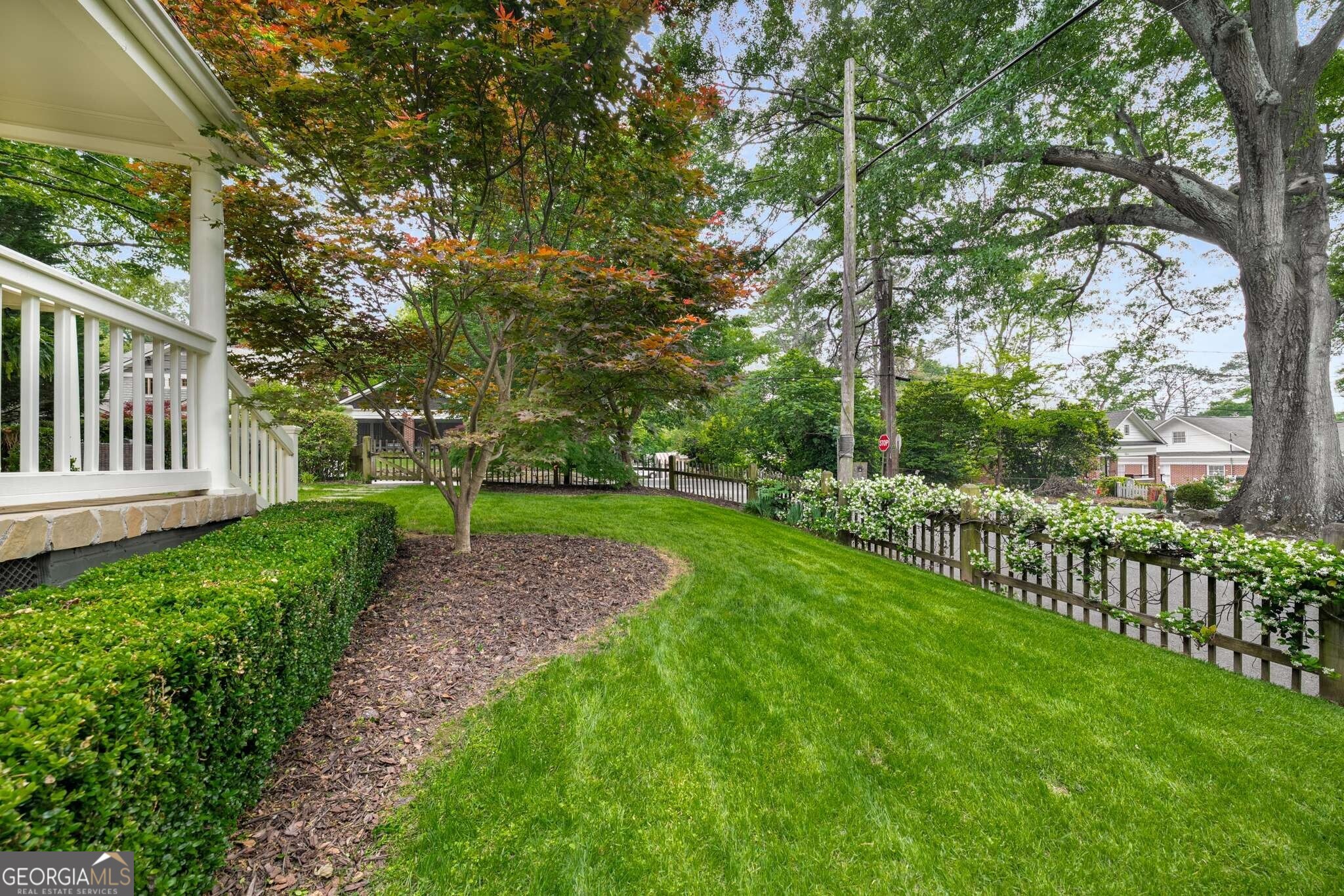 132 East DR NE