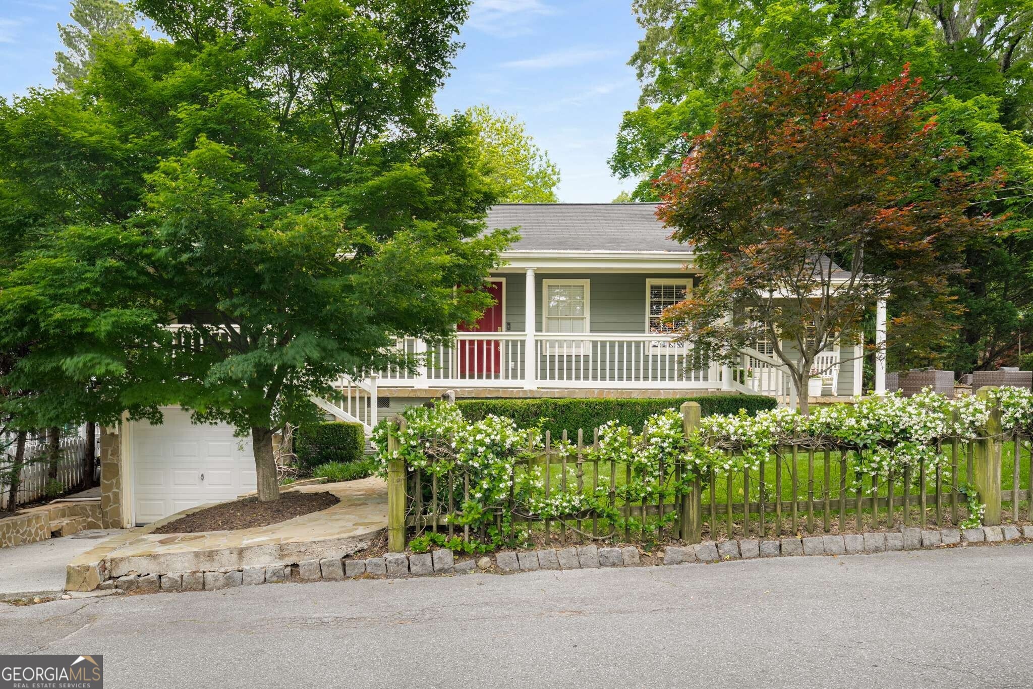 132 East DR NE