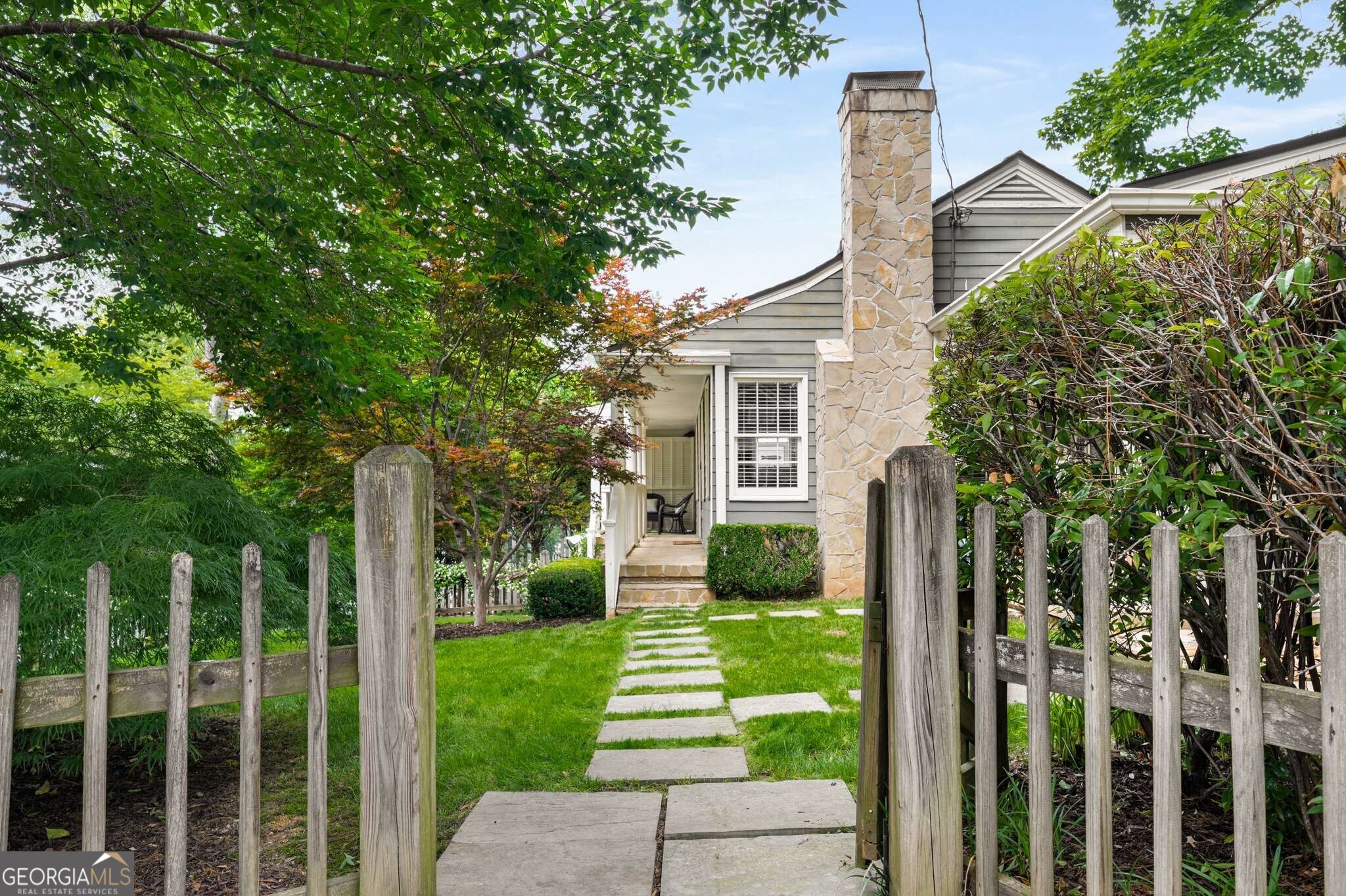 132 East DR NE
