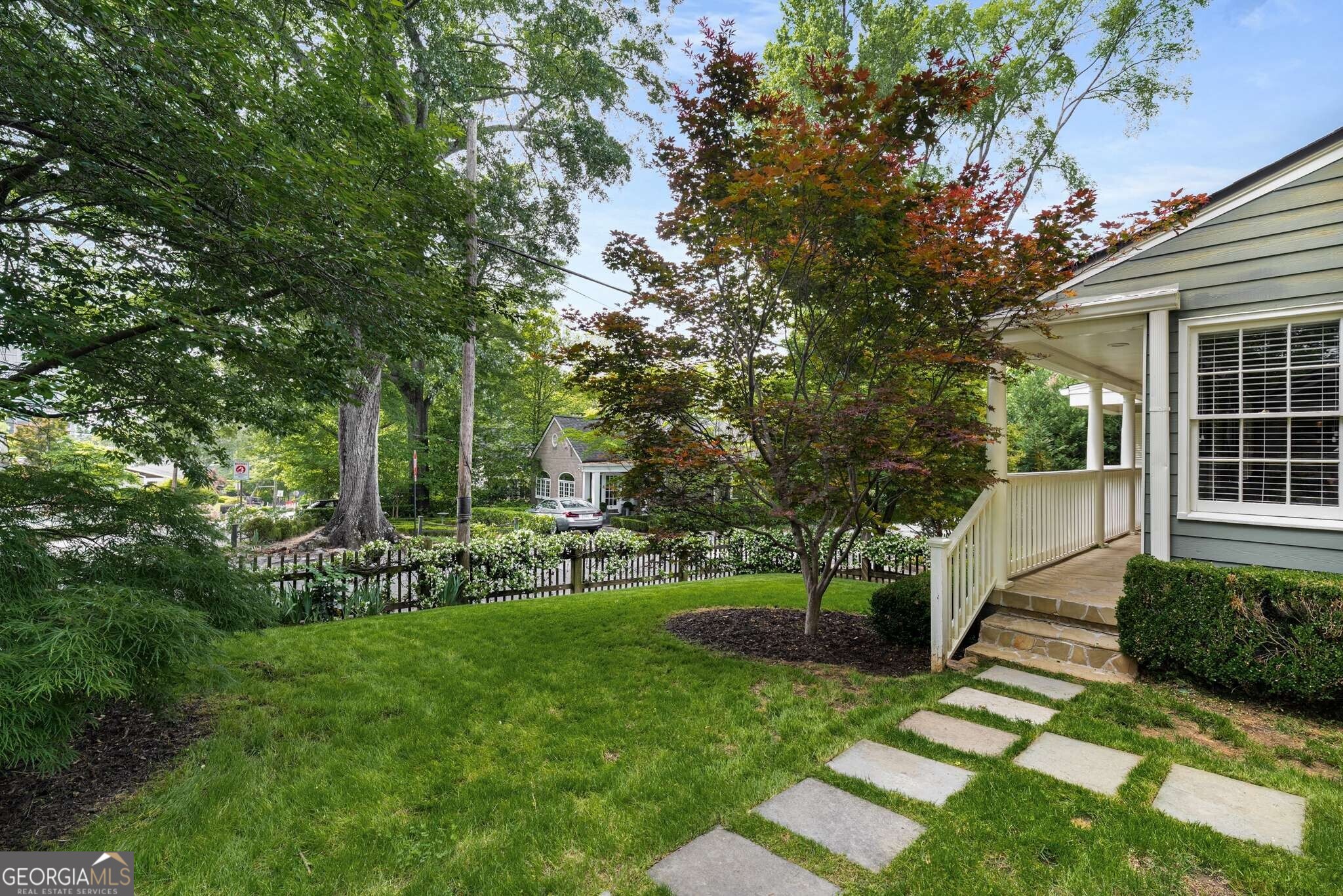 132 East DR NE