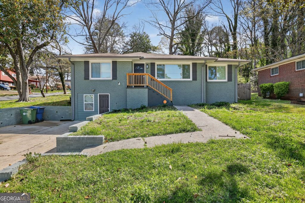 Photo of 147 Hermer Circle NW, Atlanta, GA 30311 (MLS # 10716368)