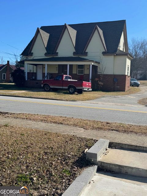 284 Newnan ST Franklin GA 30217