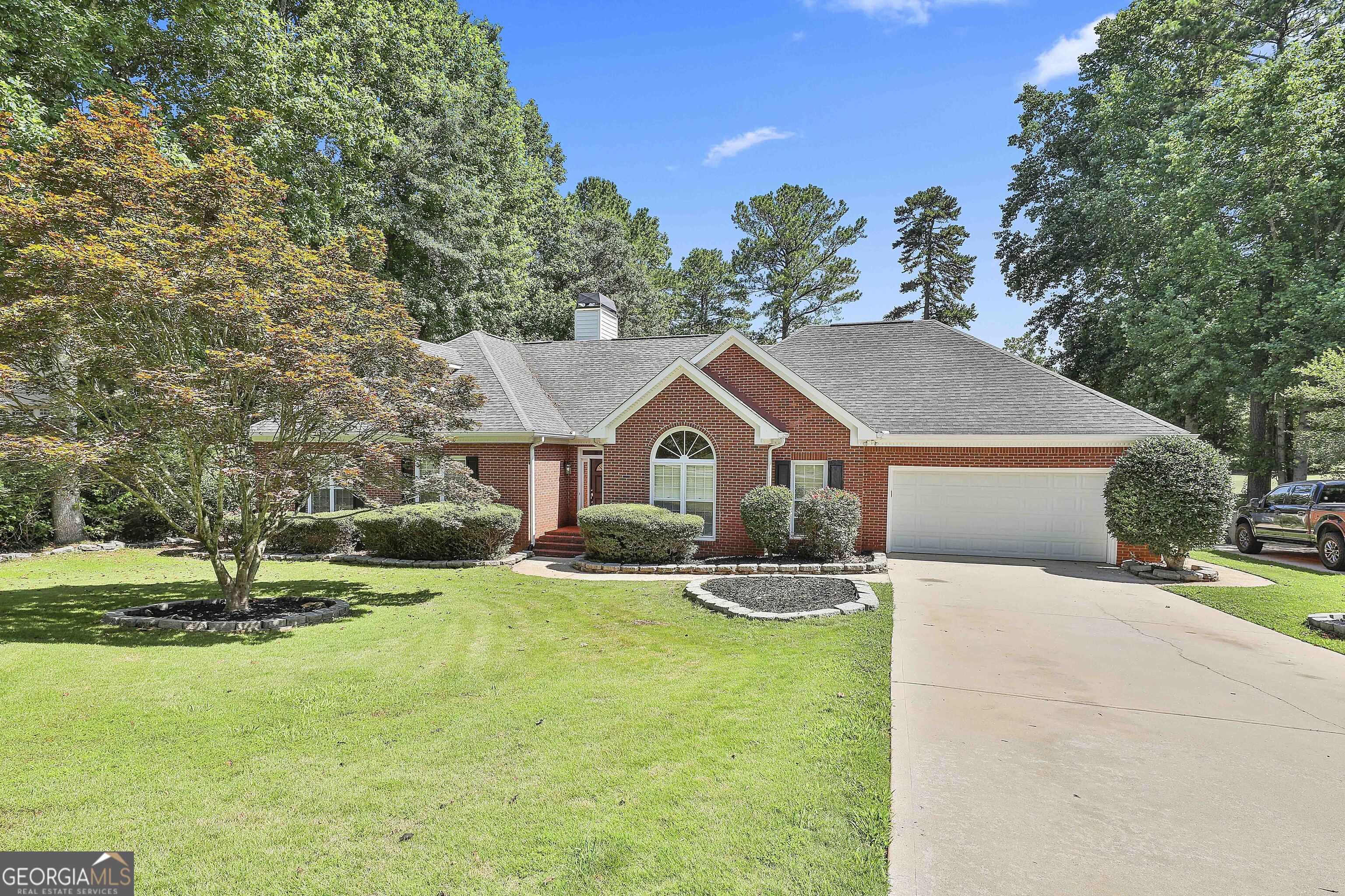 63 Clubview DR