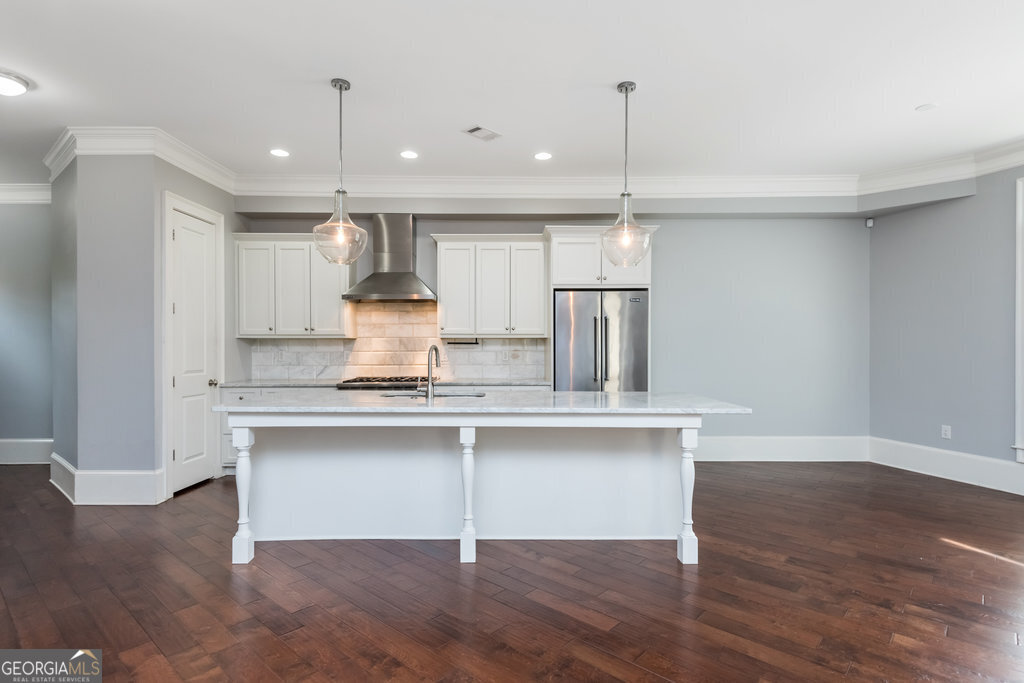 3002 Lenox RD NE 400