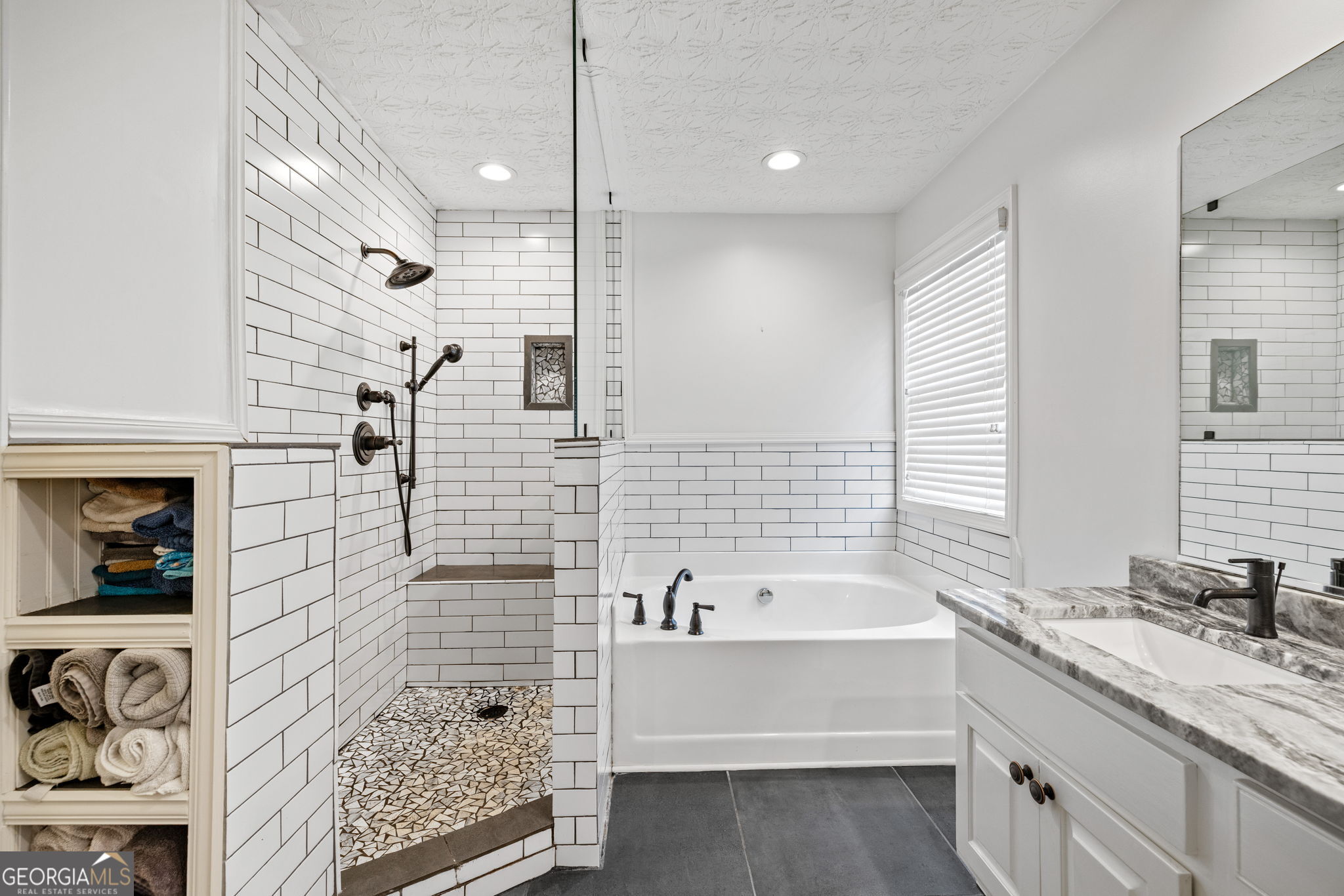 Gainesville, Georgia 30506, United States, 3 Bedrooms Bedrooms, ,2 BathroomsBathrooms,Residential,Active,176176