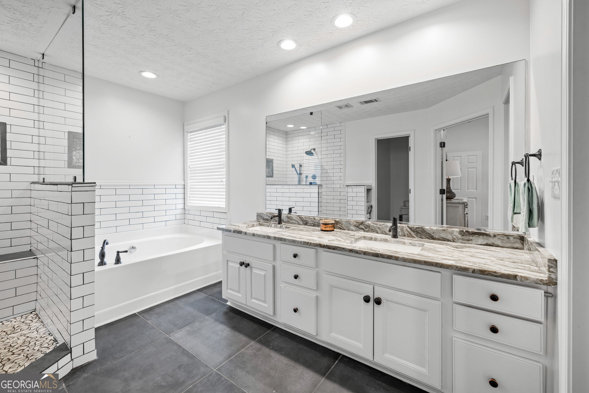 Gainesville, Georgia 30506, United States, 3 Bedrooms Bedrooms, ,2 BathroomsBathrooms,Residential,Active,176176