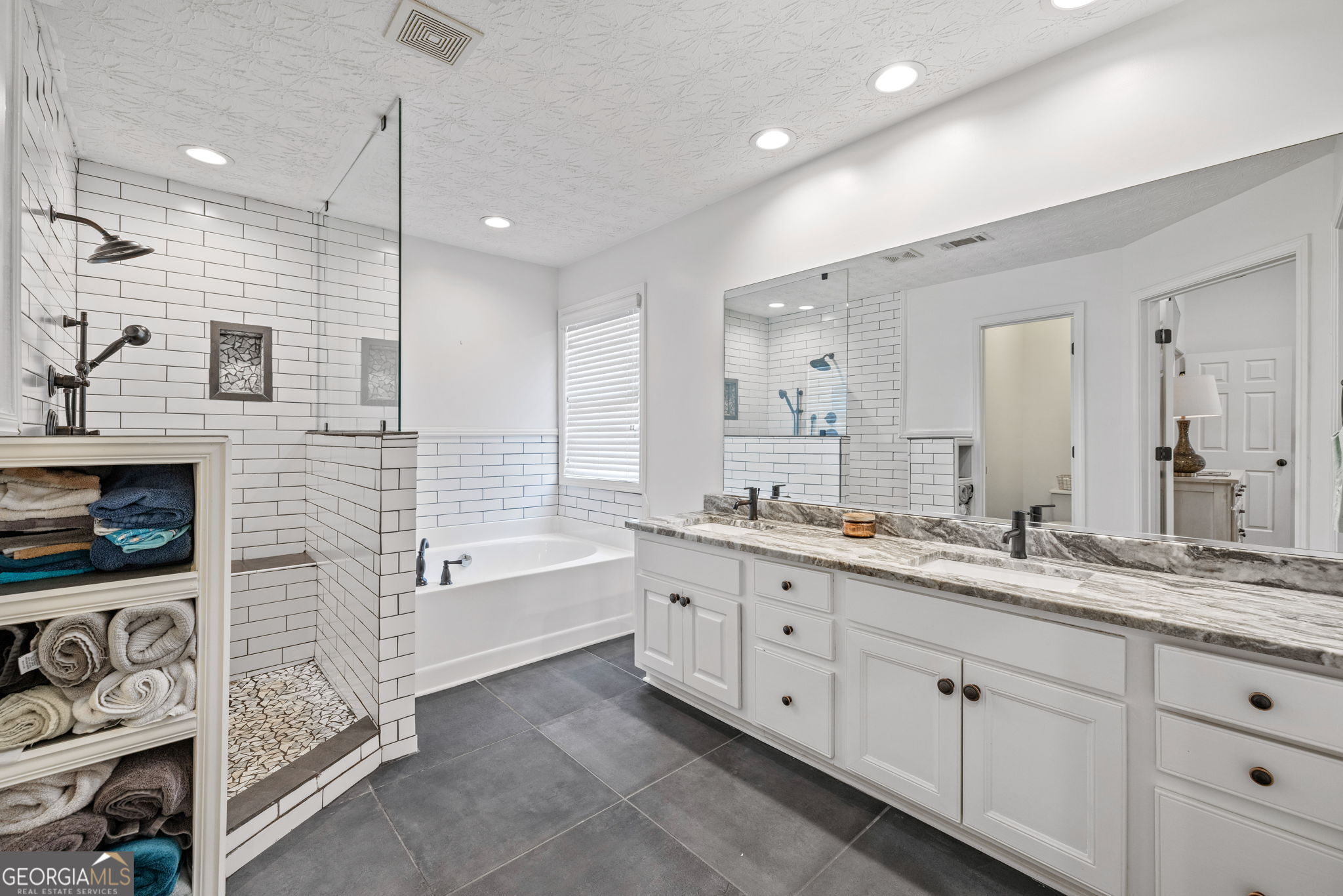 Gainesville, Georgia 30506, United States, 3 Bedrooms Bedrooms, ,2 BathroomsBathrooms,Residential,Active,176176