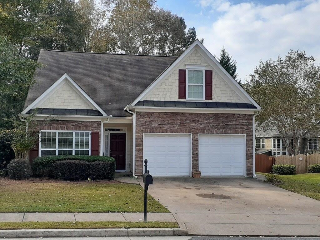 Beautiful home in the Apalachee Heritage neighborhood in Dacula. This home is close to schools, shopping, and has easy access to 316. Apalachee Heritage is a community surrounded by over 80 acres of protected natural space with over 4 miles of walking trails along the Apalachee River. The community also has tennis courts and a swimming pool. This beautiful home as 4 bed rooms, 2.5 bathrooms with the master on the main. There is a screened in porch with a privacy fenced back yard.