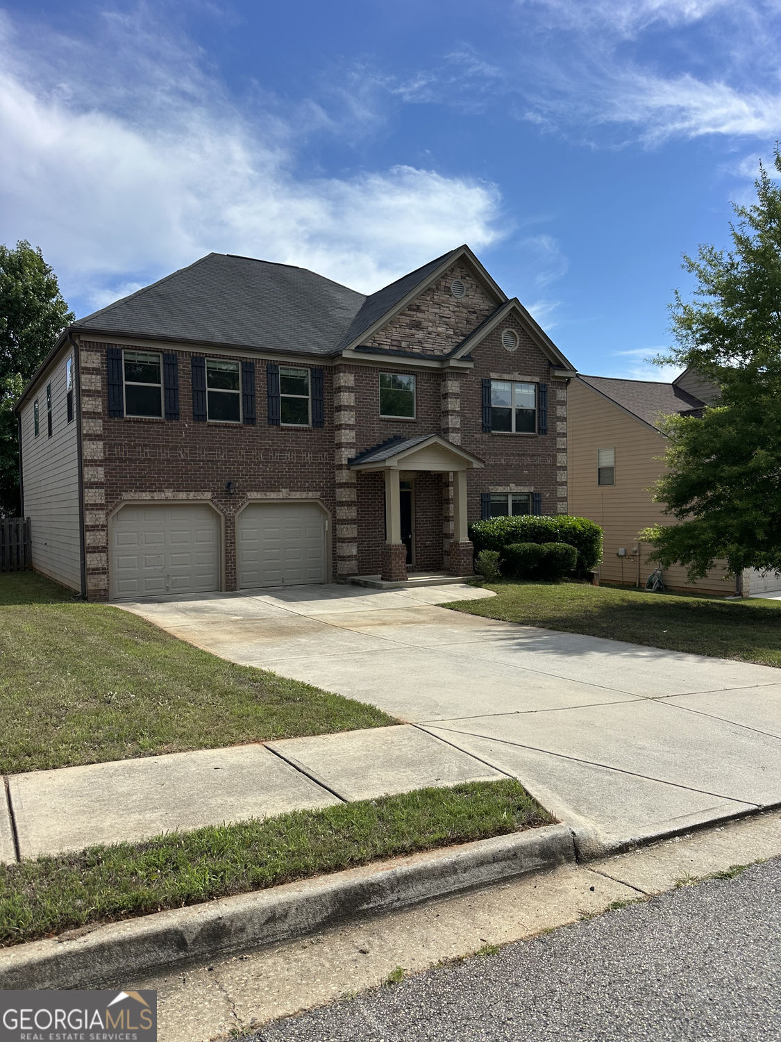 311 Hillcrest CT