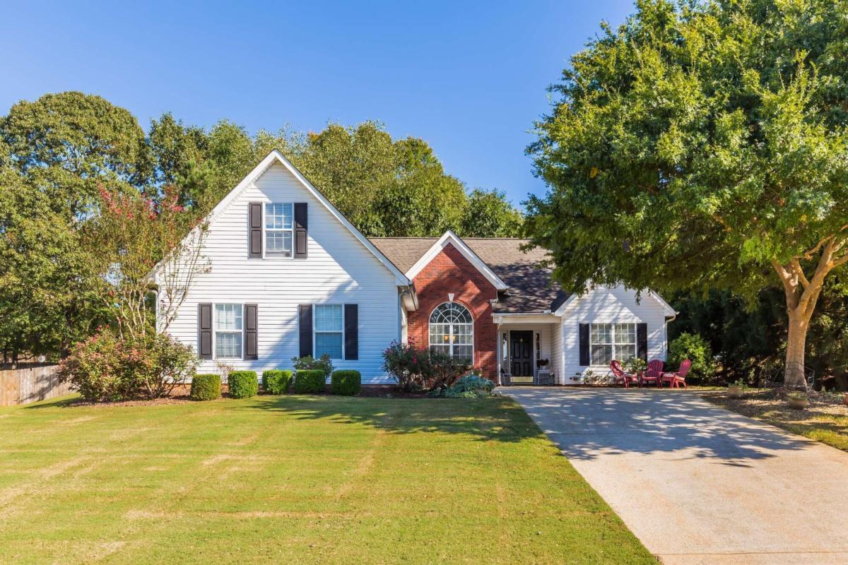Check out this Delightful Ranch style home with Covered Stepless Entry on a gorgeous professionally landscaped Corner Level .59 acre lot. A Beautiful established neighborhood with pool, tennis, community access to DuncanCOs lake, sidewalks and playground. This Spacious Home has Vaulted Living Room with gas logs fireplace, Elegant Dining Room open to Living Room. The large Bayed Kitchen Eating Area has cozy built in window seat. A Great kitchen with Expansive countertops, plenty of Oak grain cabinets, pantry, Tile Back splash, Gas Stove, Refrigerator. A Lovely Primary Suite w/ Dual vanity, walk in Closet, Garden Tub & Separate shower. This is A 3 Bed split floorplan on the Main with a Large 4th bed or bonus room upstairs. Home has a Laundry/Mud Rm, 2 car Garage w Sealed floor, and Fenced patio area. The Beautiful Landscaping includes Peach, Asian Pear and Fig tree-all fruit bearing per owner. The Major mechanicals (HVAC,HWT) & roof replaced within approximately last 8 years. Home is occupied and appointment is necessary.