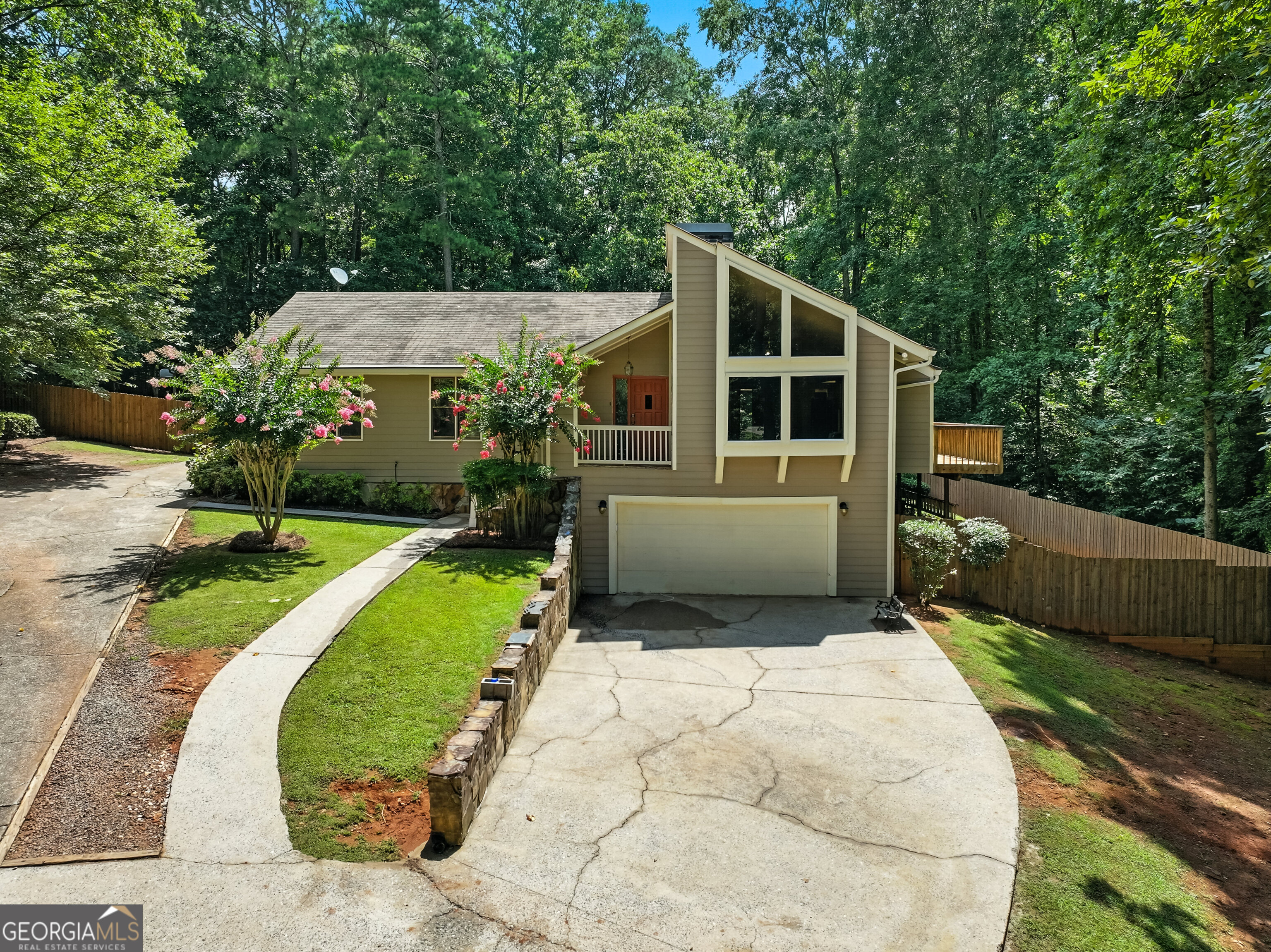 6302 Valley Stream DR