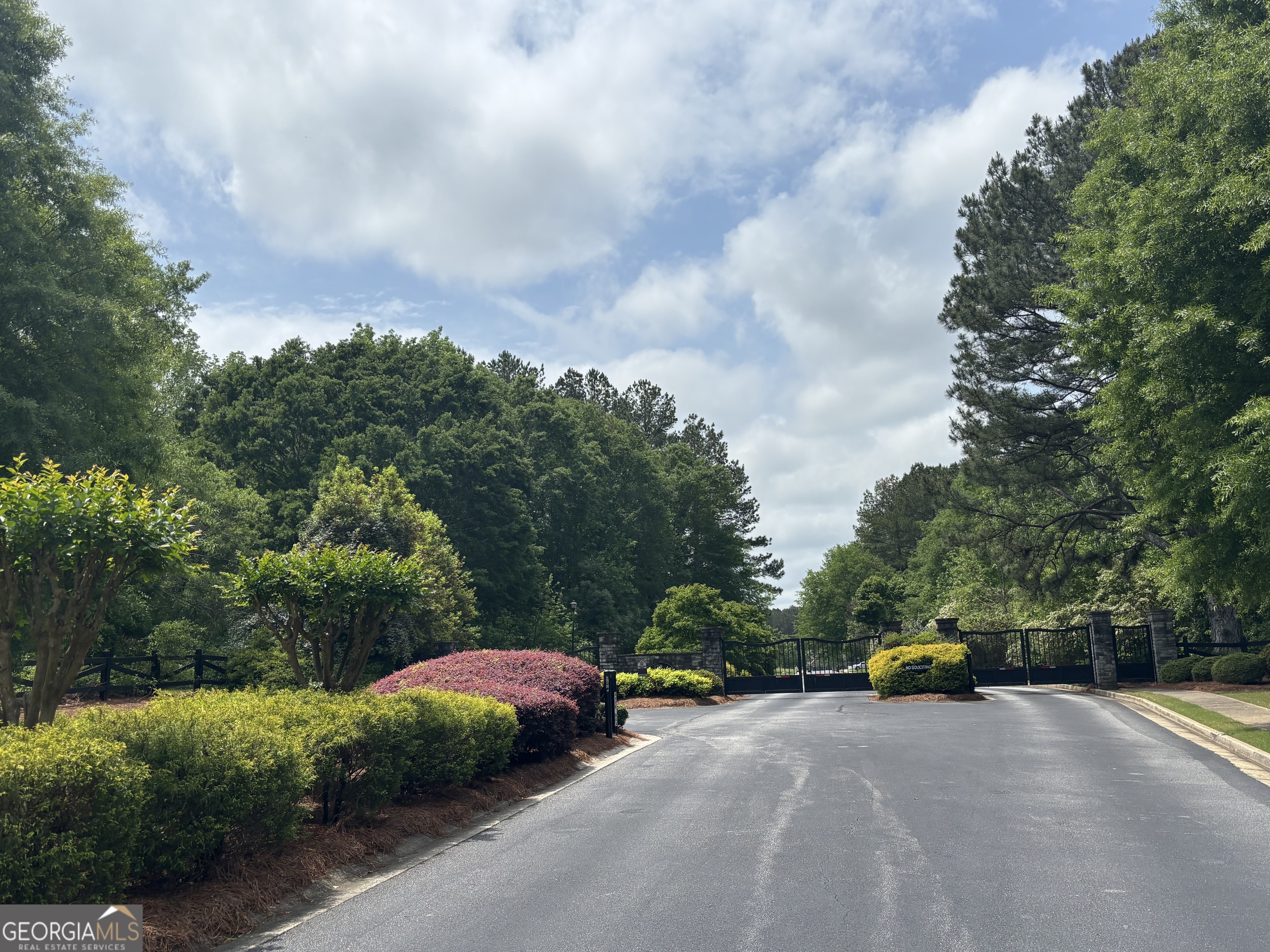 1580 Lakeland DR