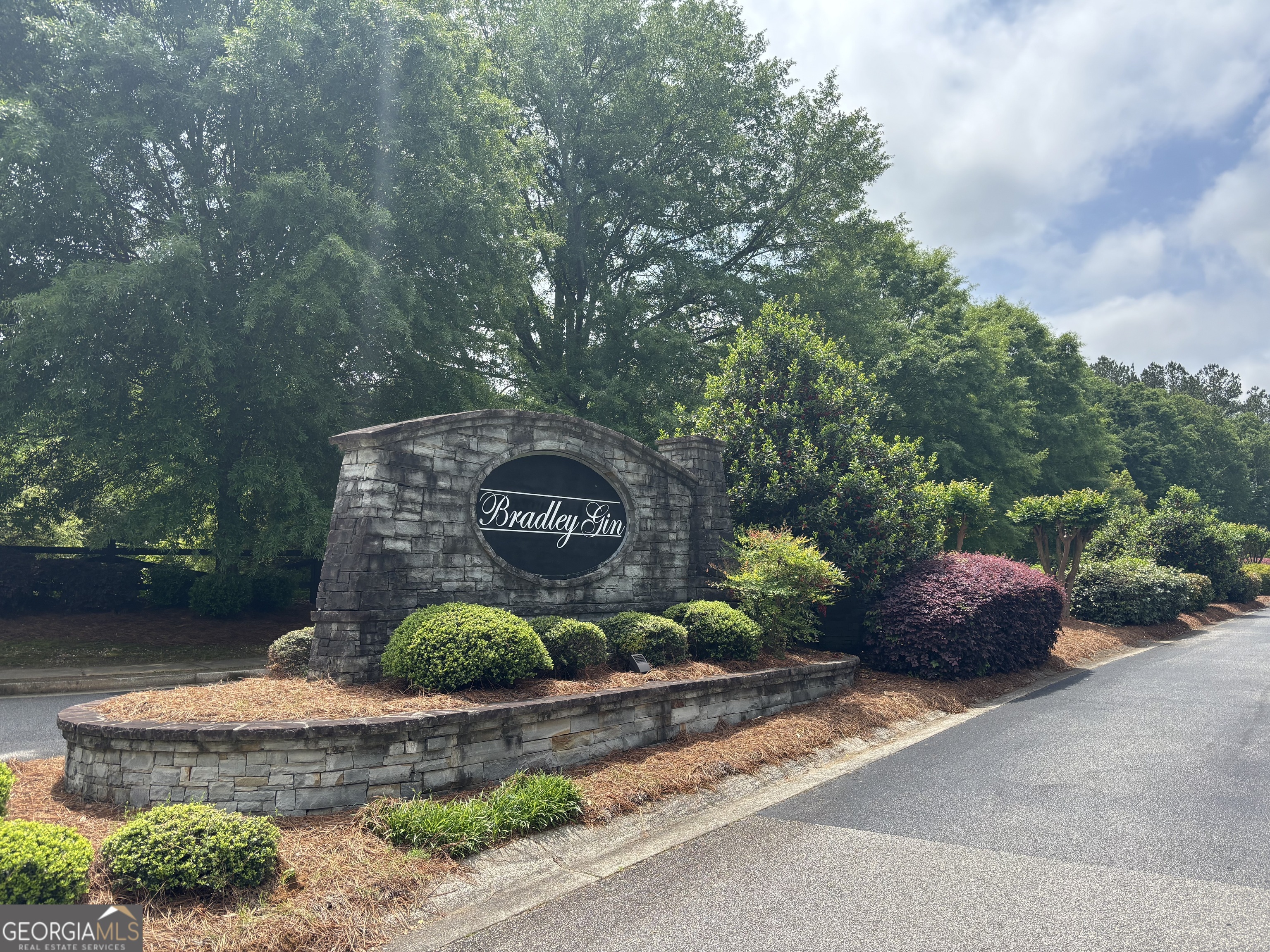 1580 Lakeland DR