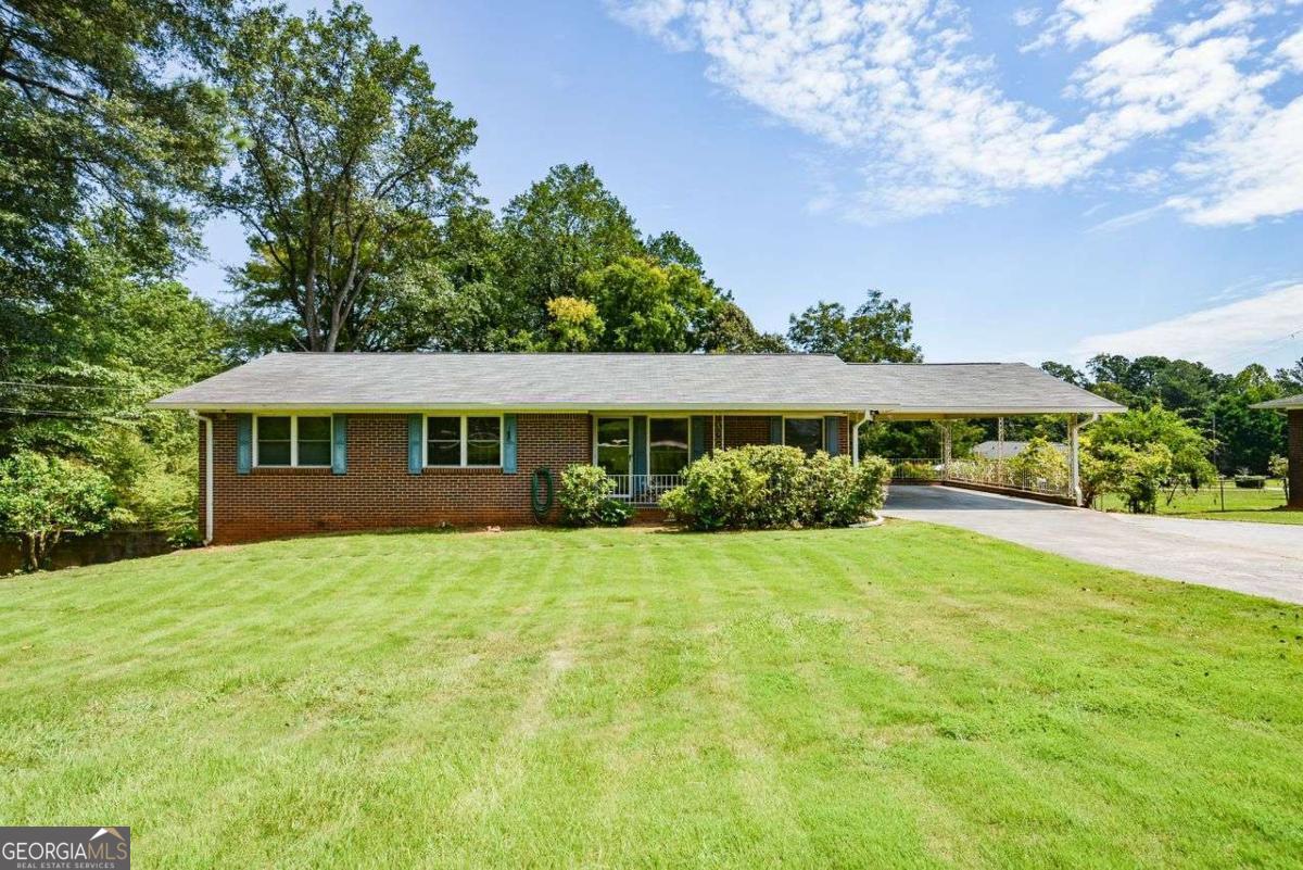You will be shocked at the value this property brings, home has been immaculately maintained presenting the perfect canvas for your personal touch. Step inside to discover spacious living areas, an inviting layout and plenty of natural light. Home is move in ready or easy renovation. Finished basement and fenced level yard provide plenty of room to grow. This is your chance to get into a sought after area at an unbeatable price. Whether you are a first time buyer or someone looking to customize a home with good bones. Hurry this one won't last!