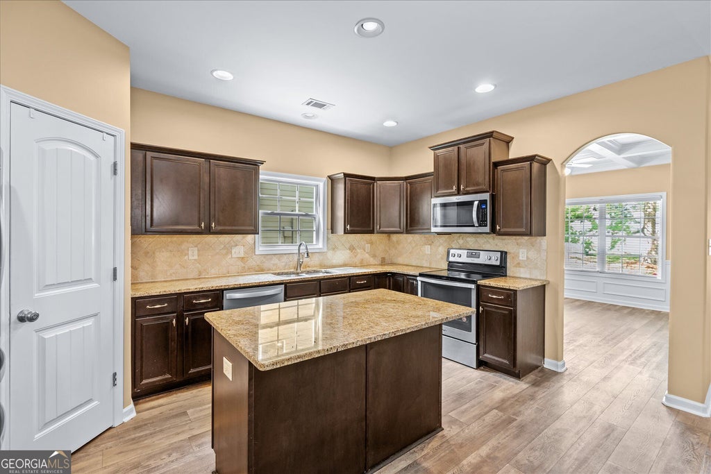 Photo of 103 Cliffhaven Circle, Newnan, GA 30263 (MLS # 10880697)