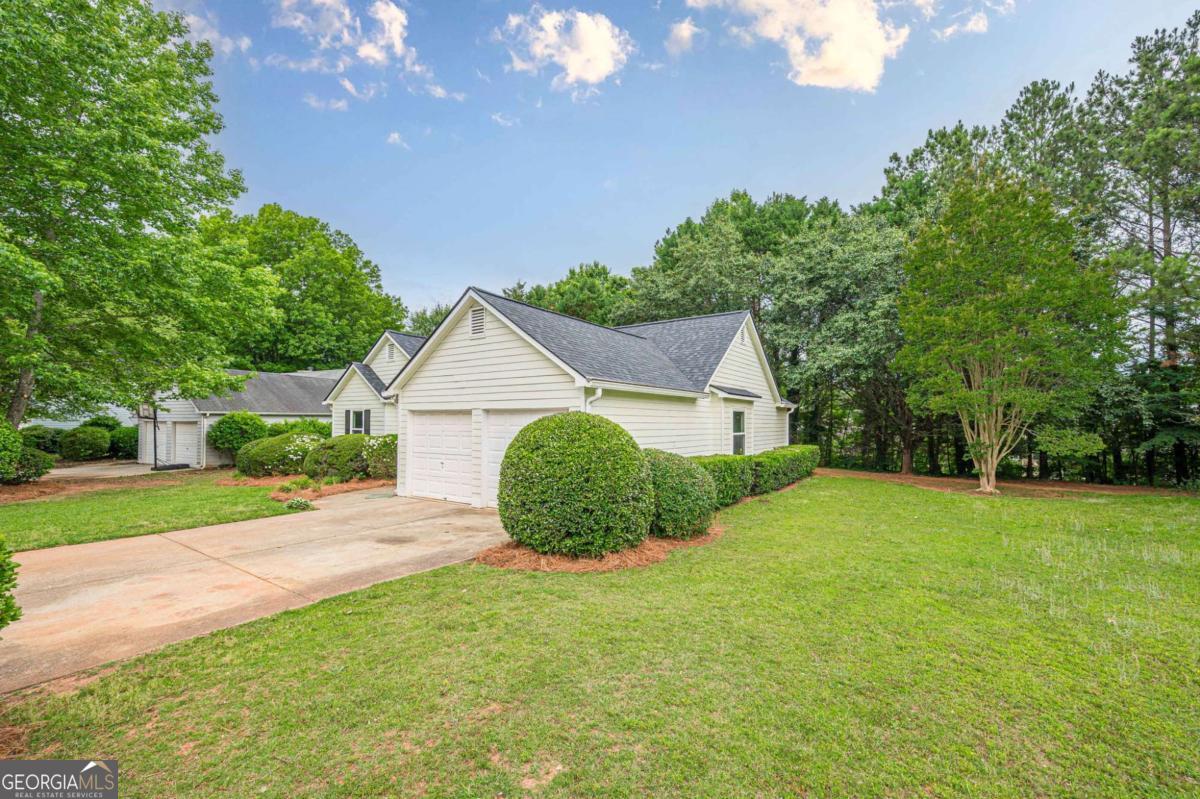 3002 Lake Park TRL