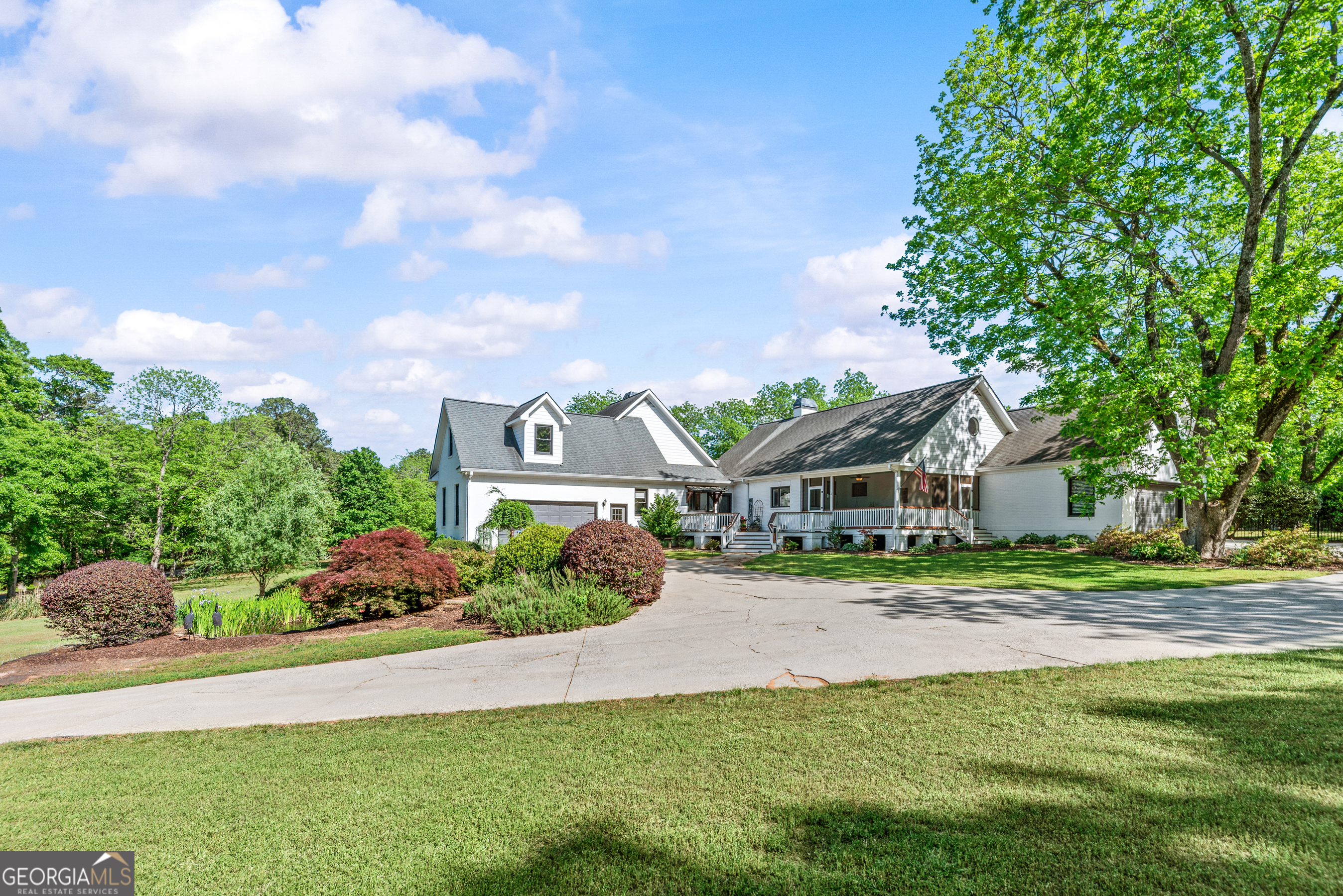 1110 Summit CIR