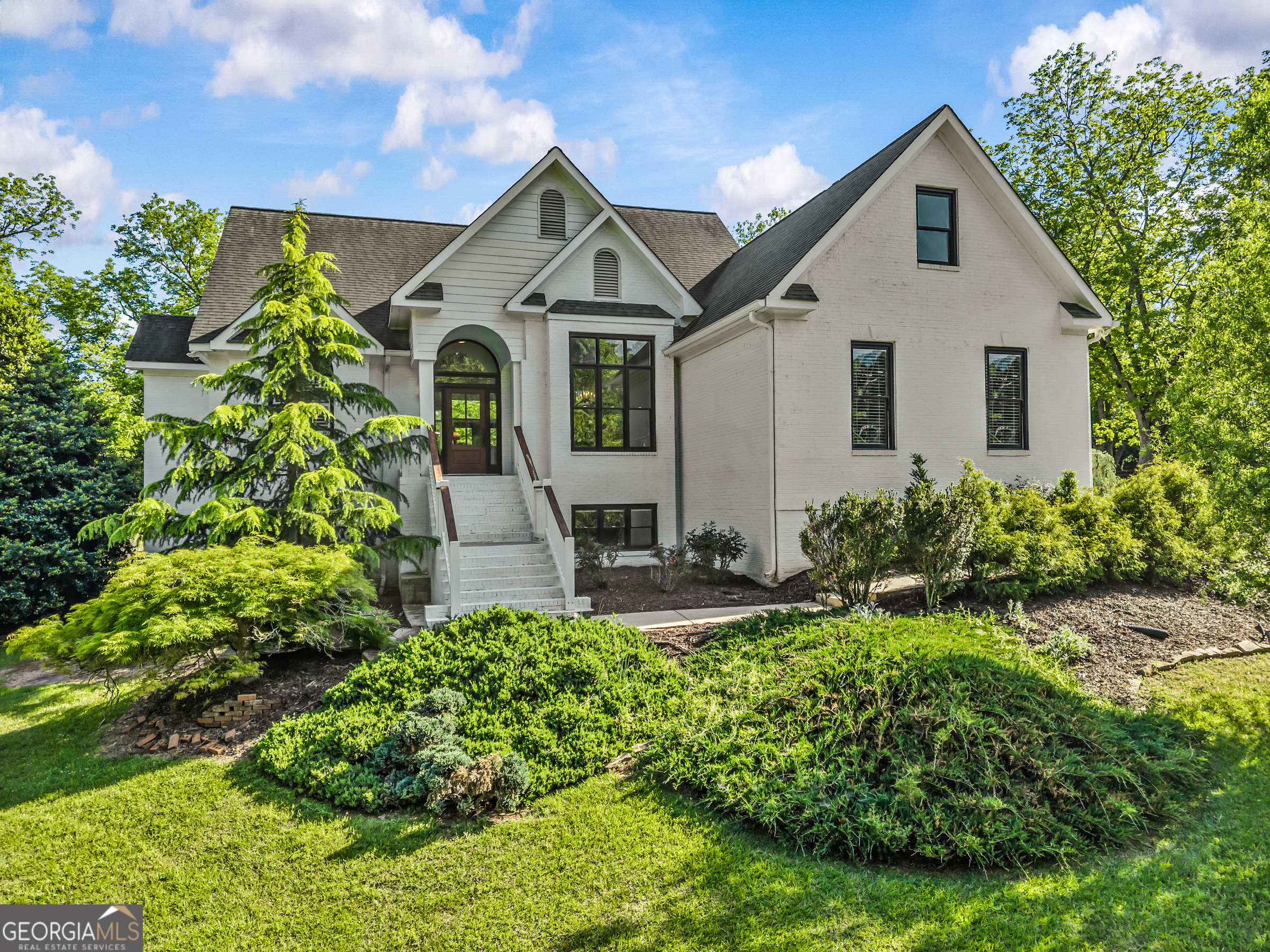 1110 Summit CIR
