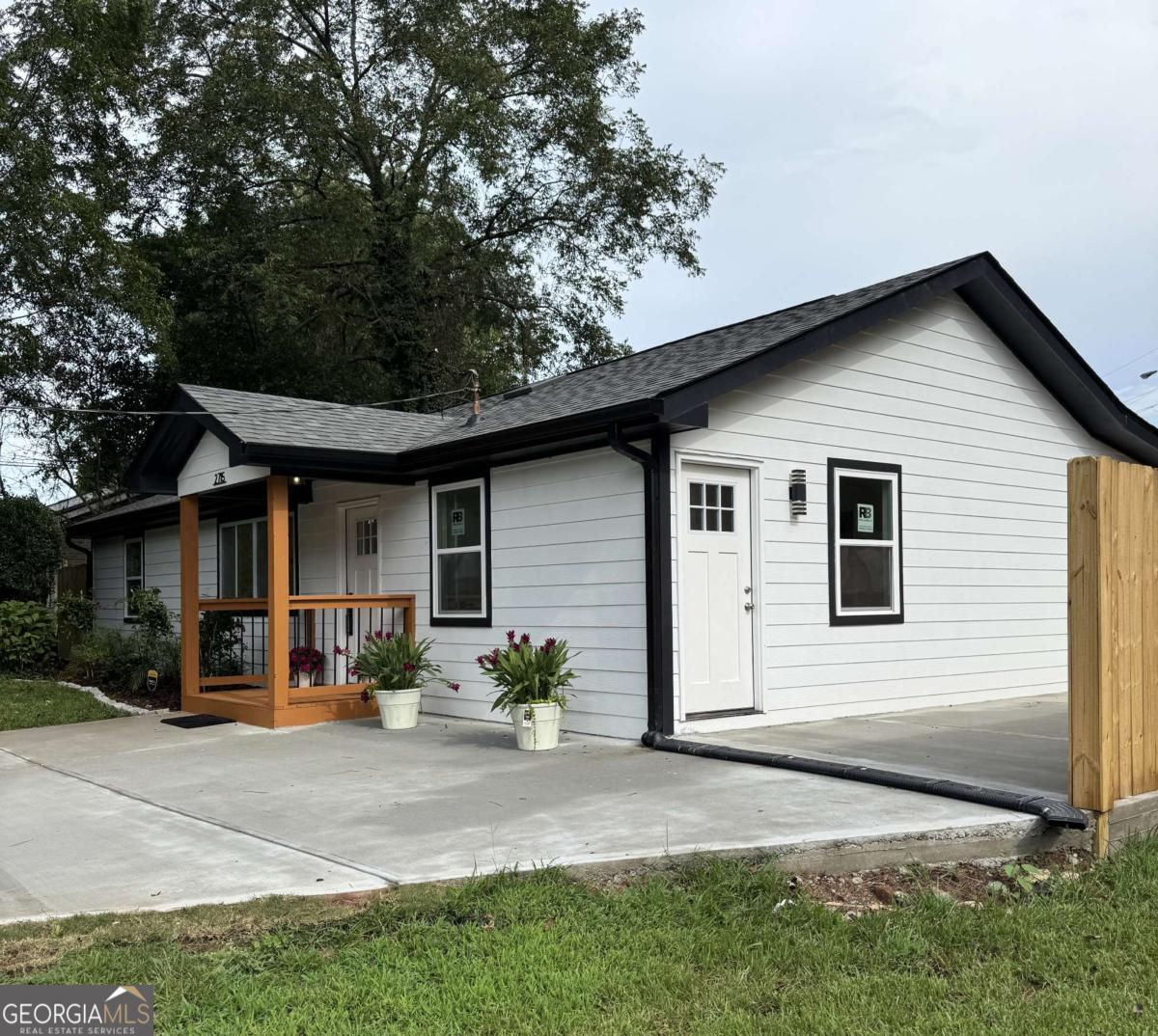 2715 Ellen WAY