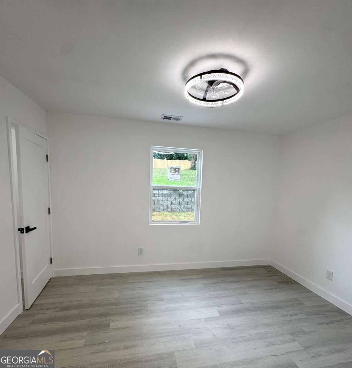 2715 Ellen WAY