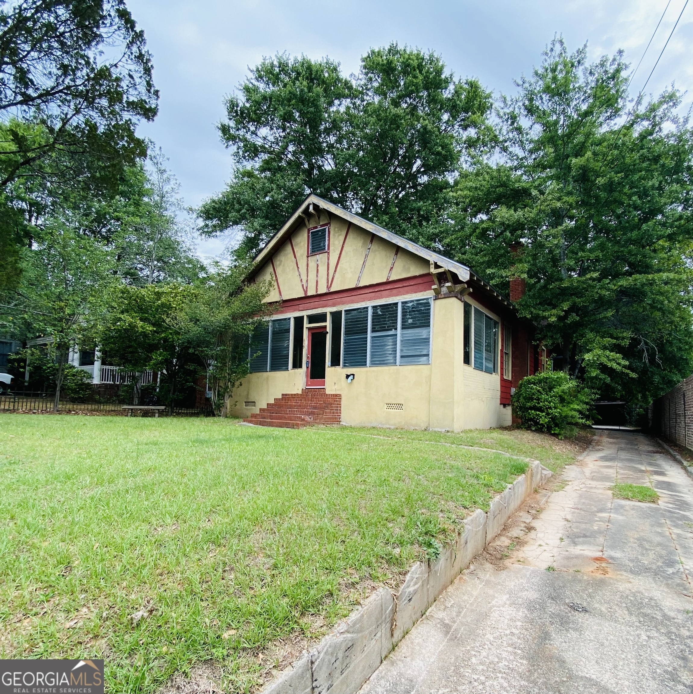 859 North AVE