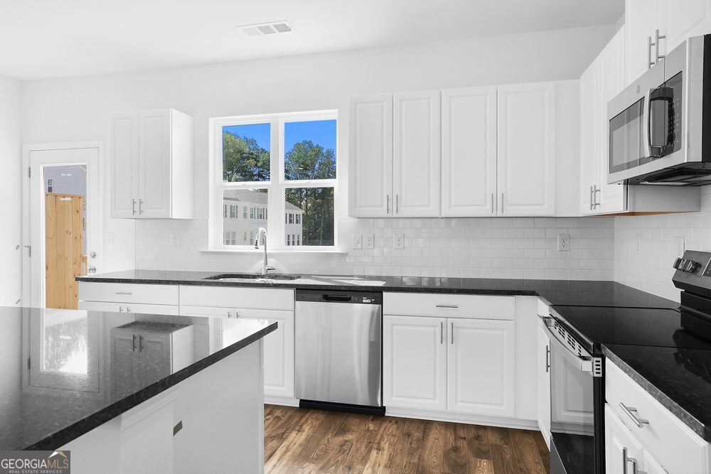 217 Lytham DR SE