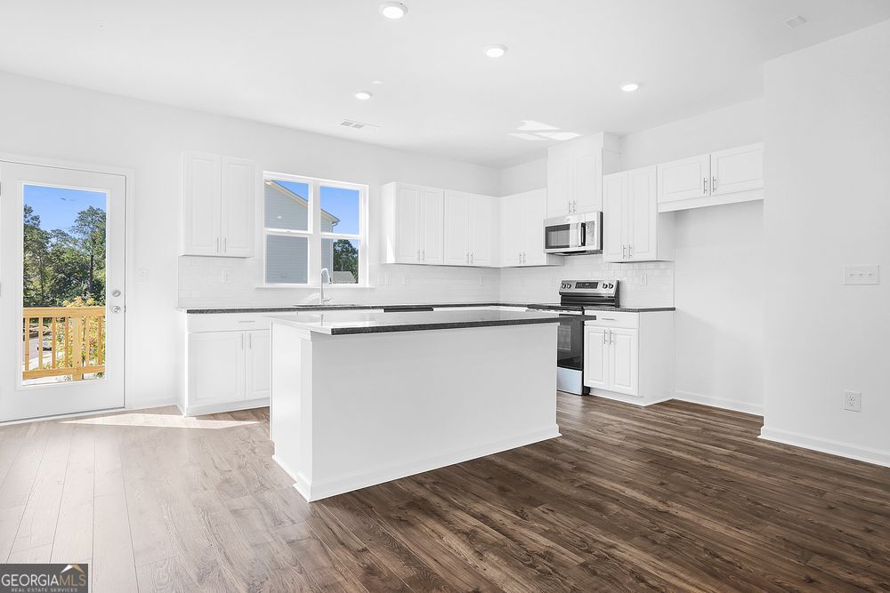 217 Lytham DR SE