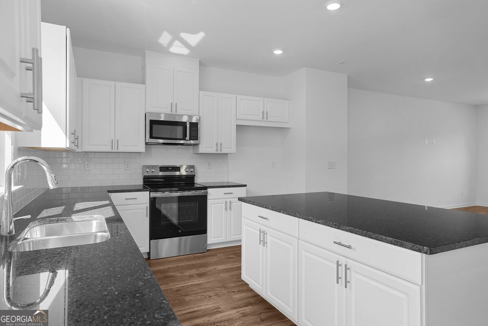 217 Lytham DR SE