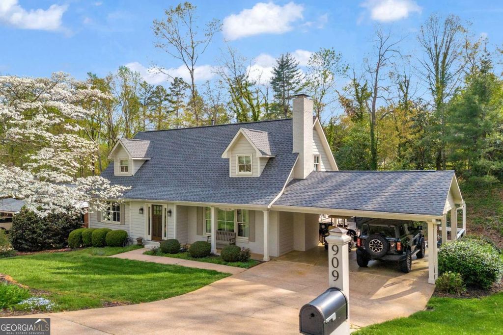 Photo of 909 Parkhill Place, Gainesville, GA 30501 (MLS # 10629614)