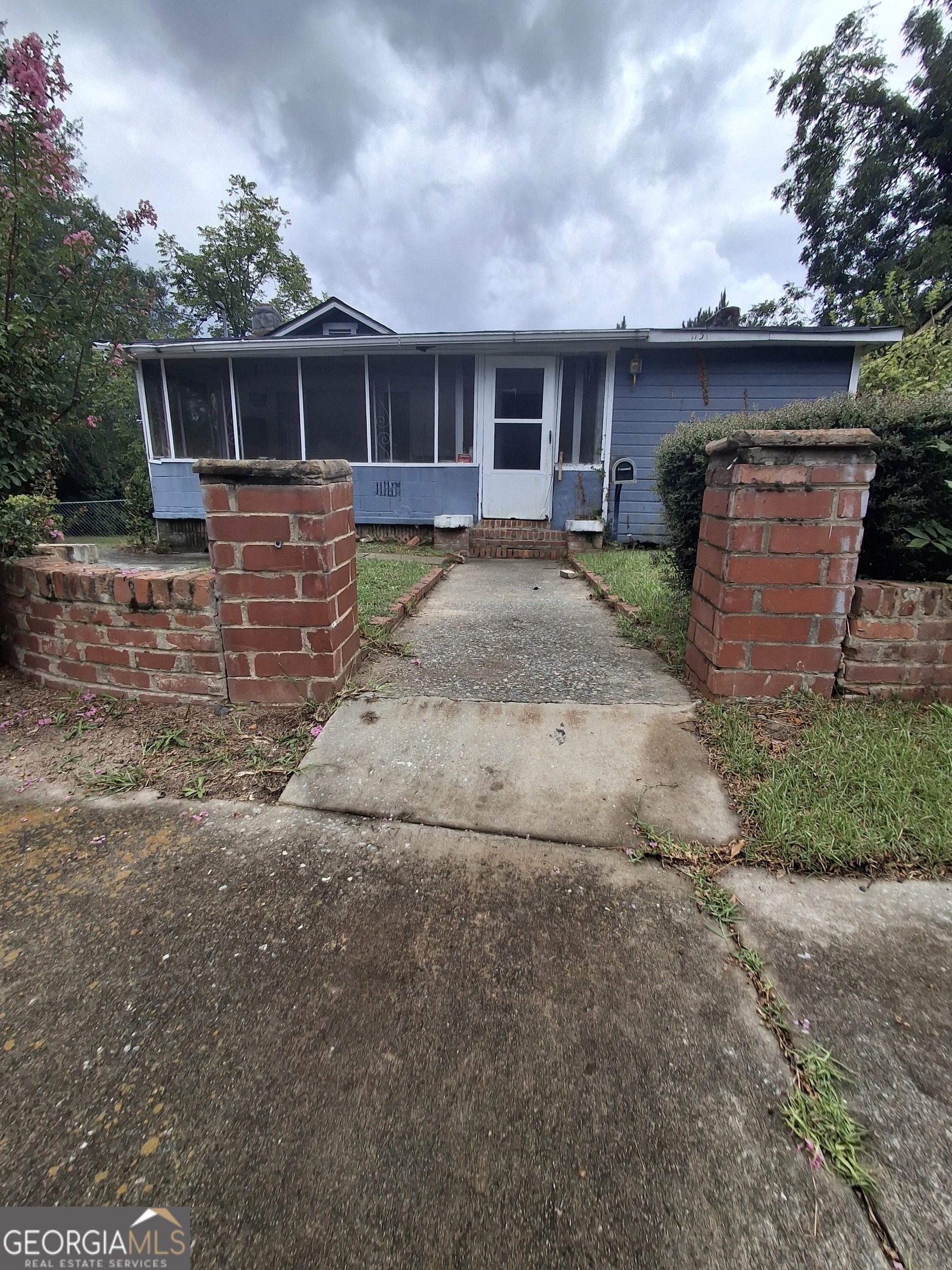 INVESTOR'S SPECIAL!!! 2 lots and 1 home with 2028 square feet for the price of one! What an awesome opportunity to buy this 3/2 bath situated on a level lot with an adjoining lot included with the sale. This home offers a living room, den, dining room, wet bar and fenced yard. Use your imagination and make it your own or renovate for income rental potential. You can actually build another home on the adjoining lot. Whatever you can imagine. Stop and consider your options. Call to schedule a viewing today.