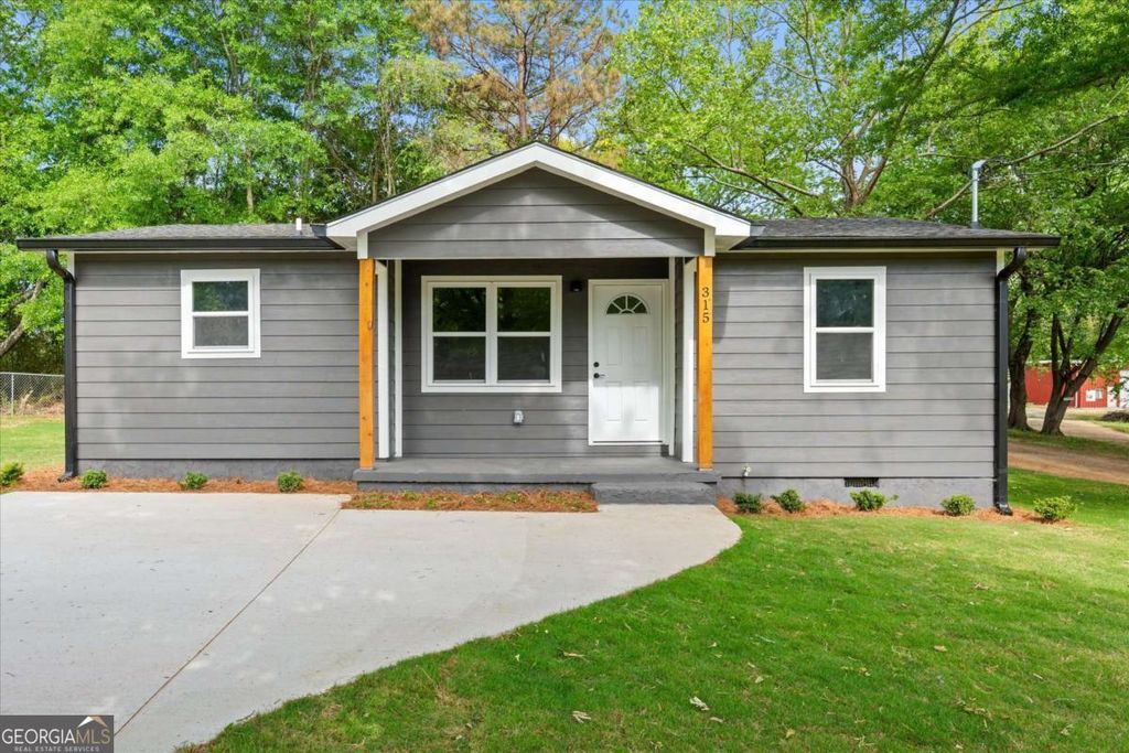 Photo of 315 Bledsoe Street, Carrollton, GA 30117 (MLS # 10742970)