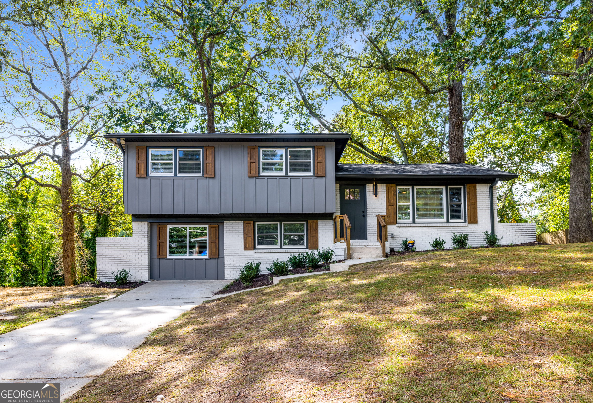1483 Town Country DR SE