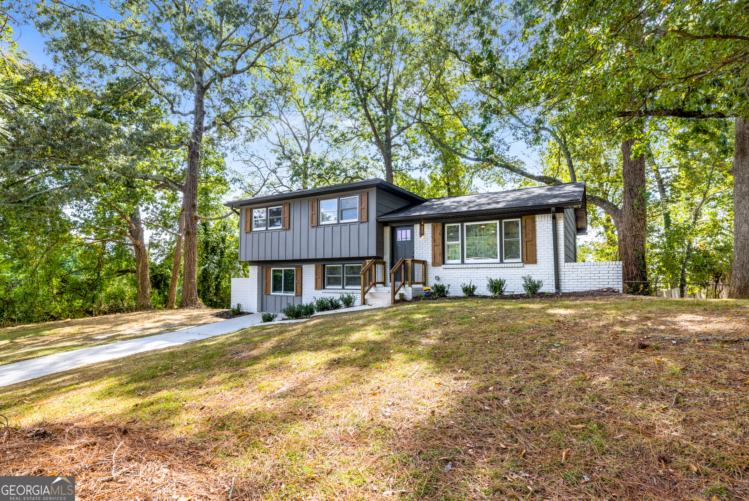 1483 Town Country DR SE