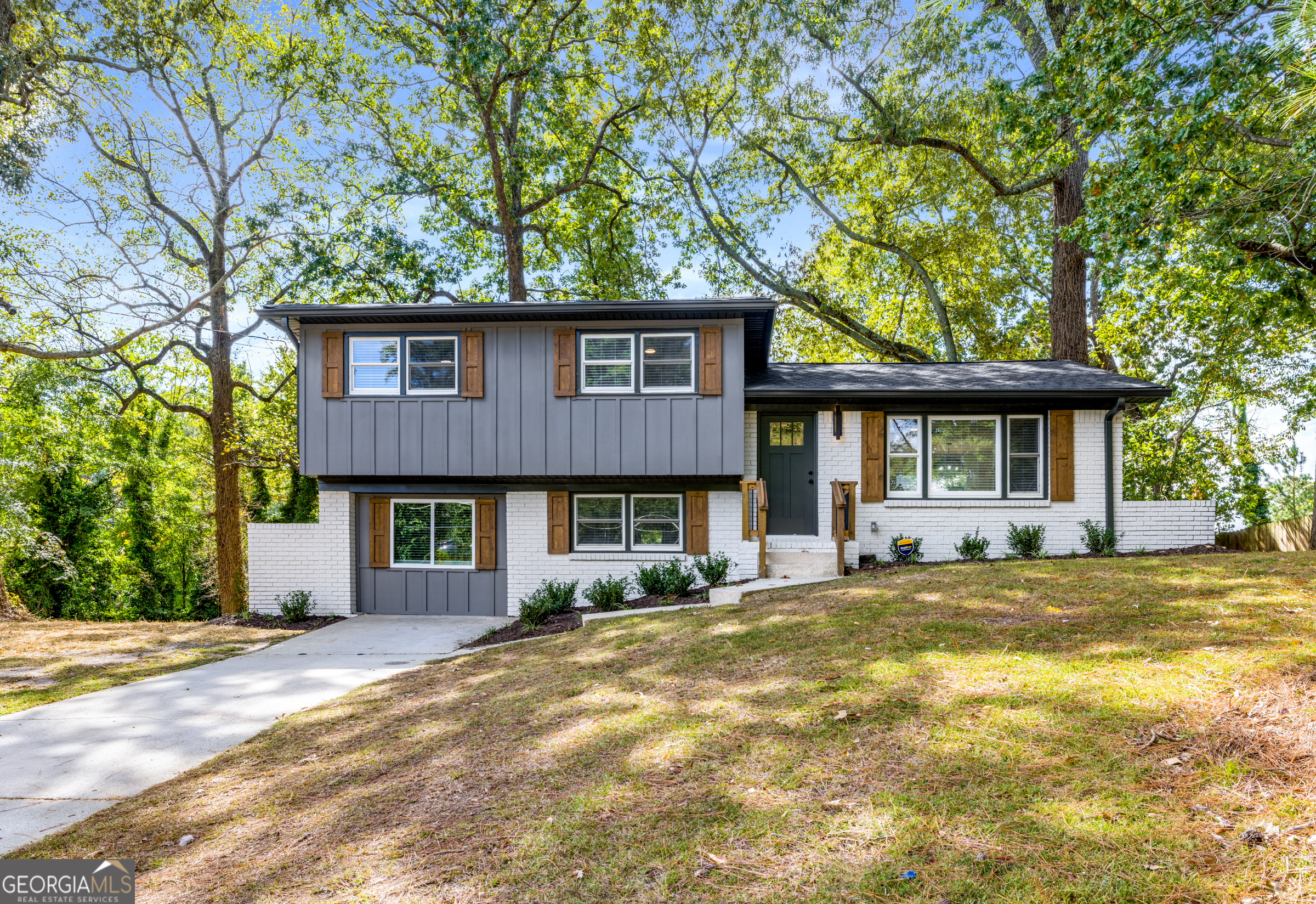 1483 Town Country DR SE