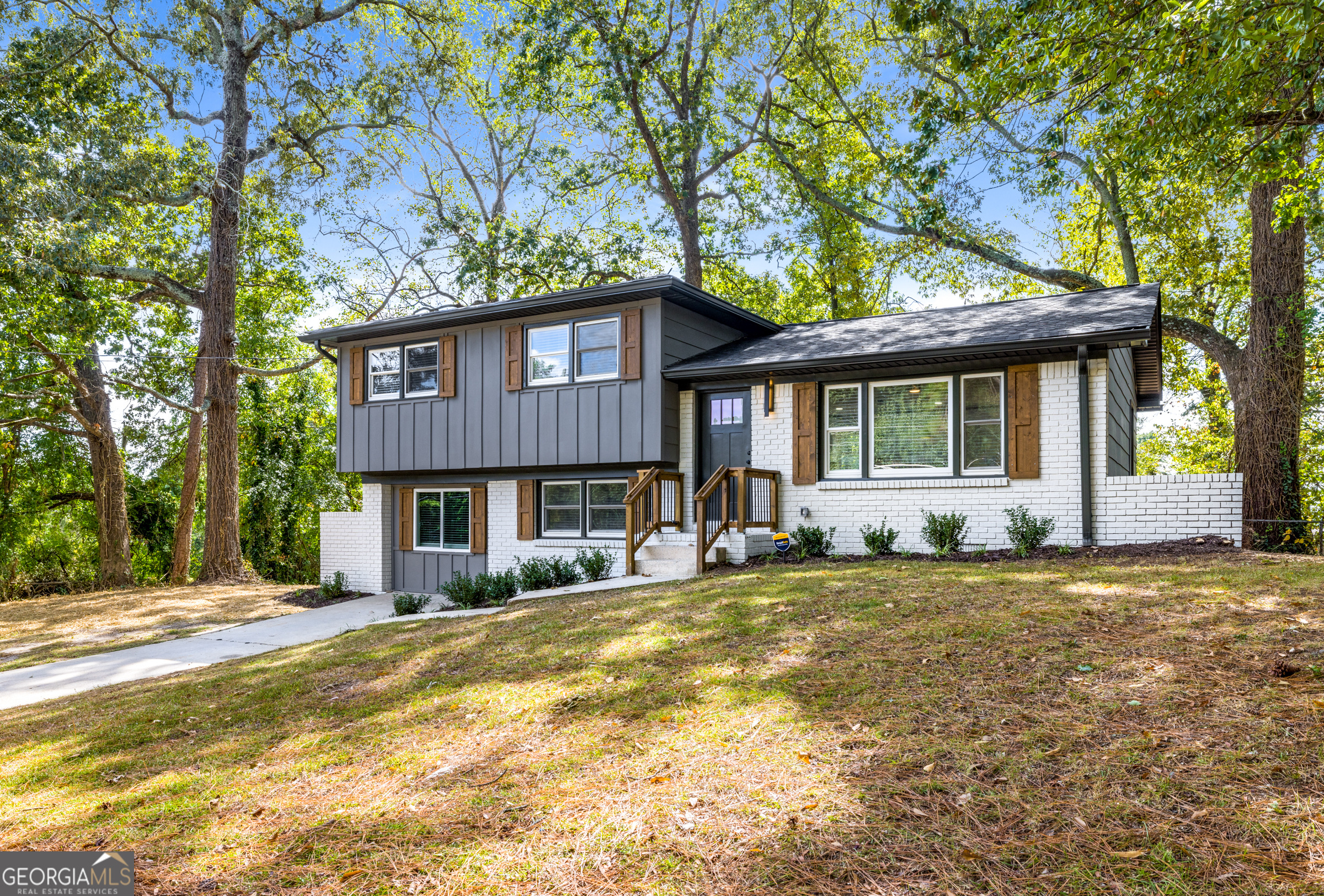 1483 Town Country DR SE